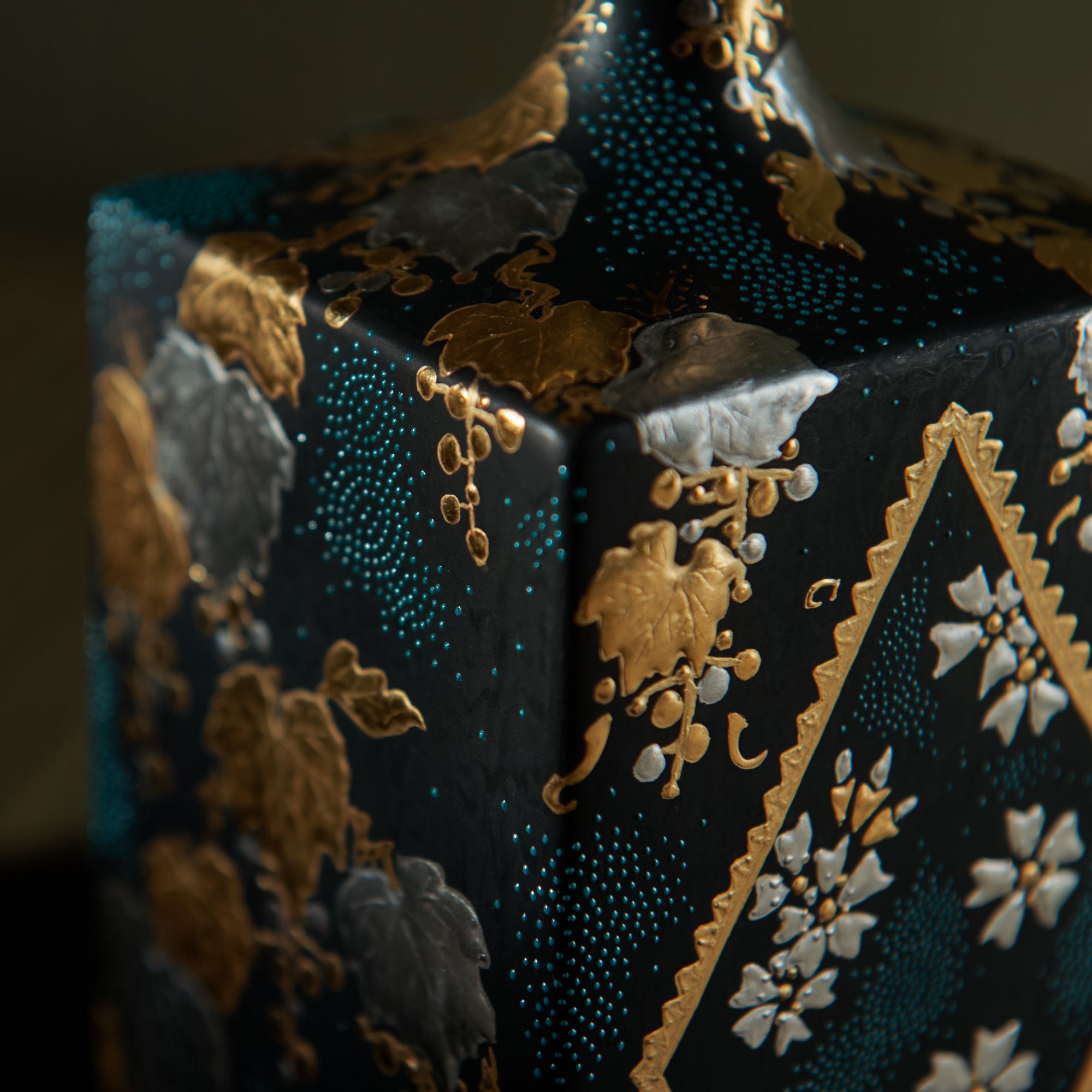 Morikin Aochibu Grape with Sakura and Maple Leaves Vase