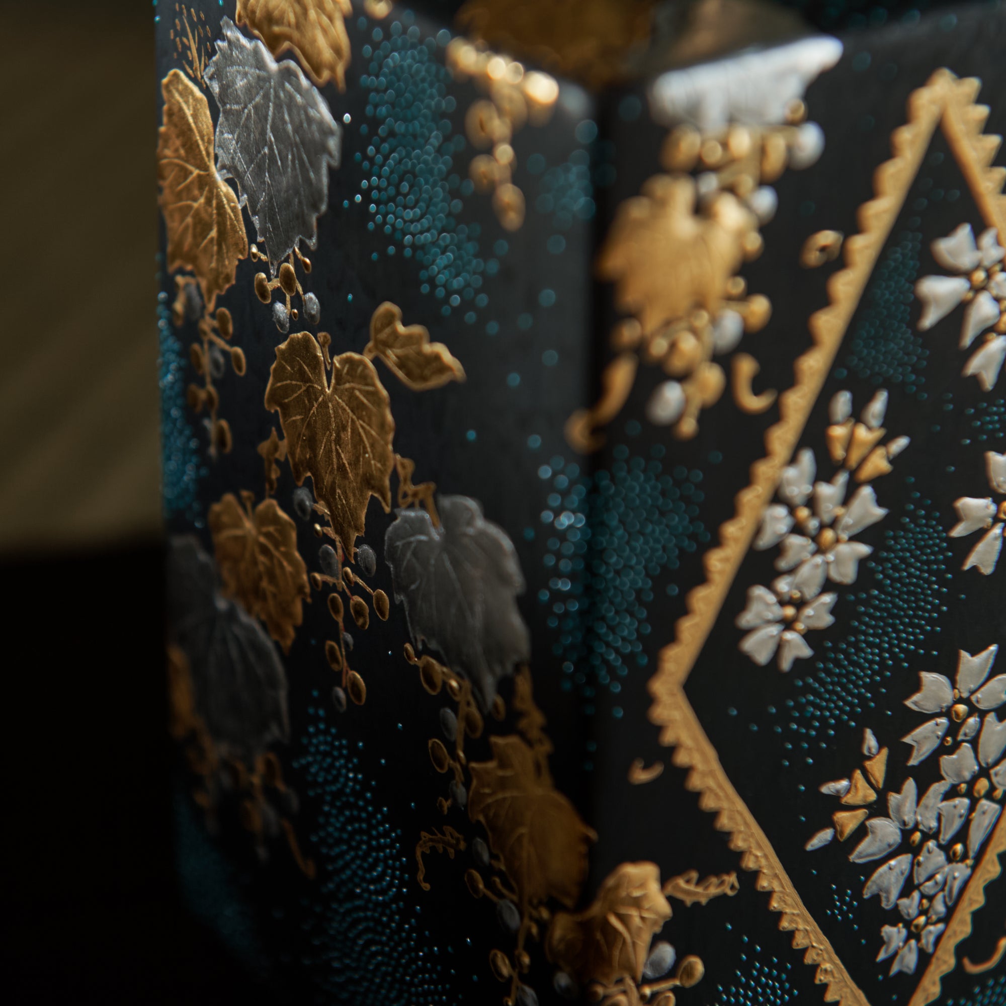 Morikin Aochibu Grape with Sakura and Maple Leaves Vase