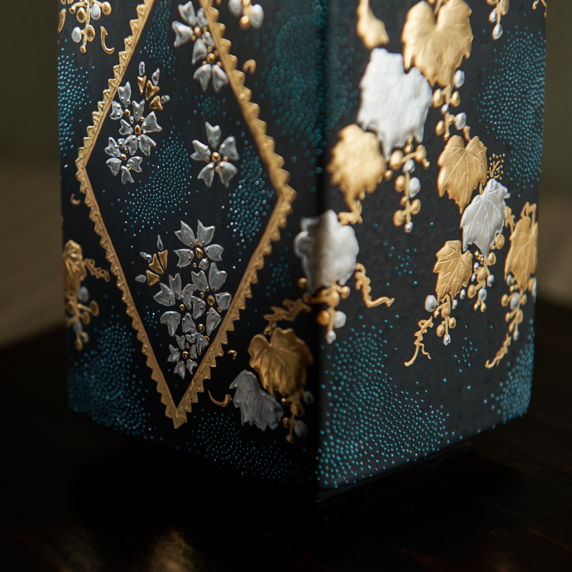 Morikin Aochibu Grape with Sakura and Maple Leaves Vase