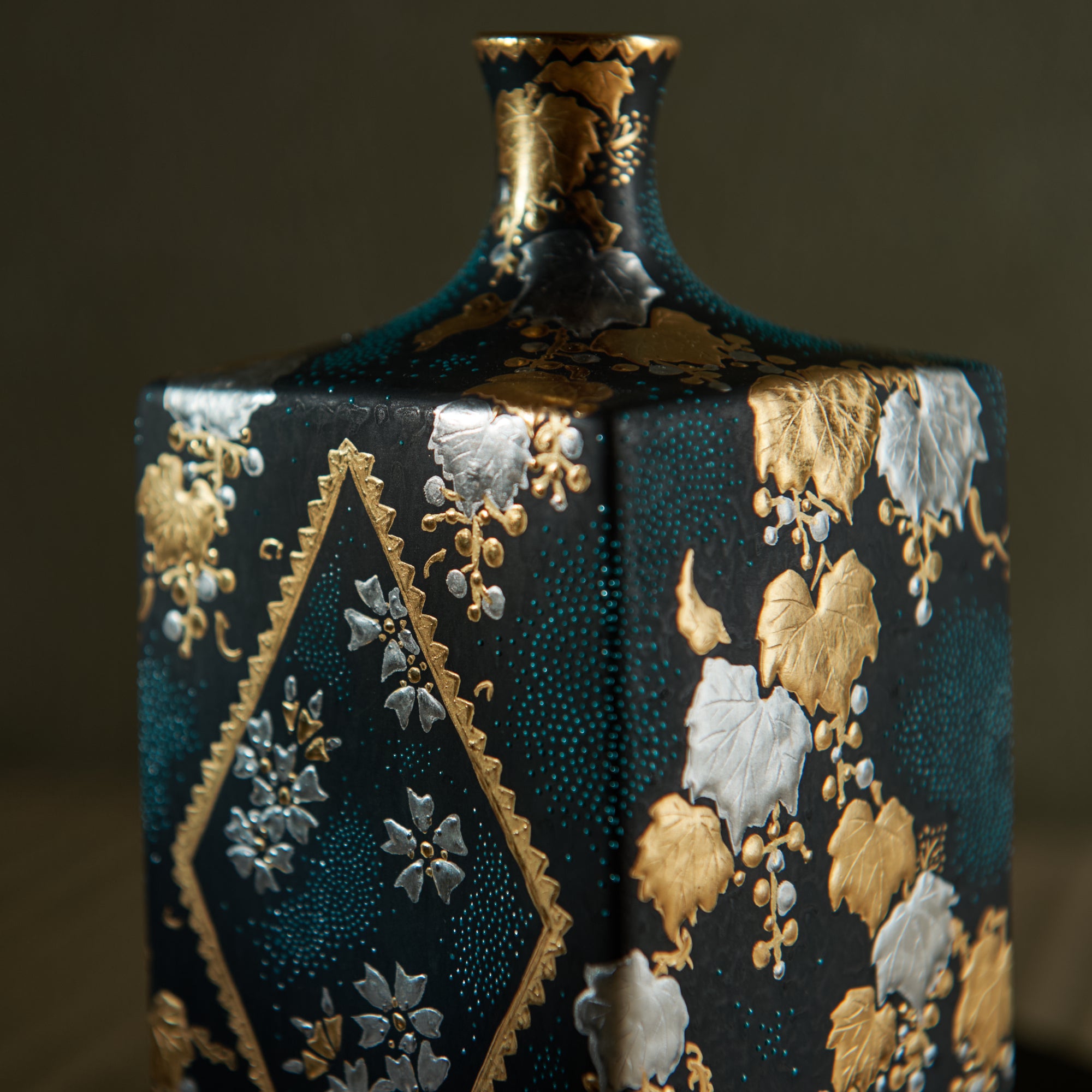 Morikin Aochibu Grape with Sakura and Maple Leaves Vase