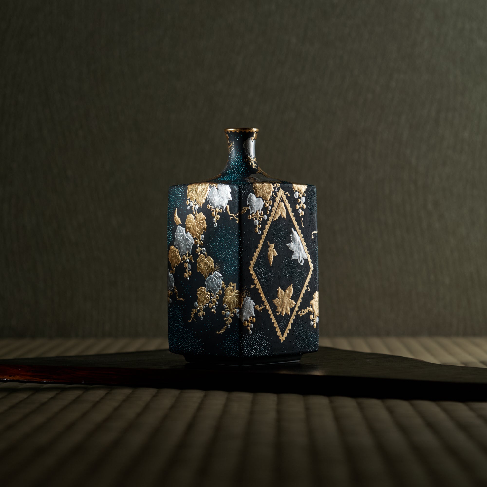 Morikin Aochibu Grape with Sakura and Maple Leaves Vase