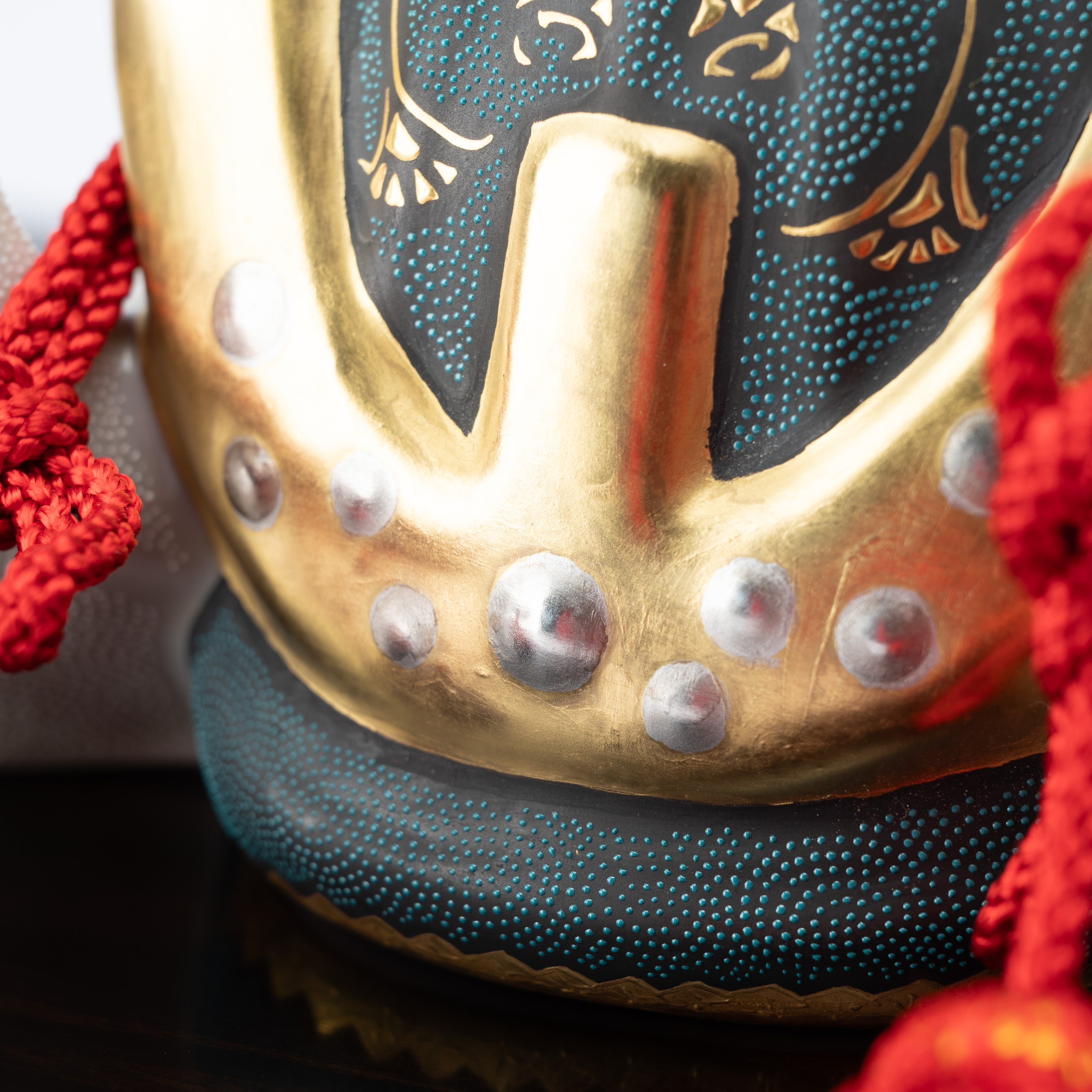 Morikin Aochibu und Shirochibu Hosoge Muster Kabuto Samurai Helm Ornament