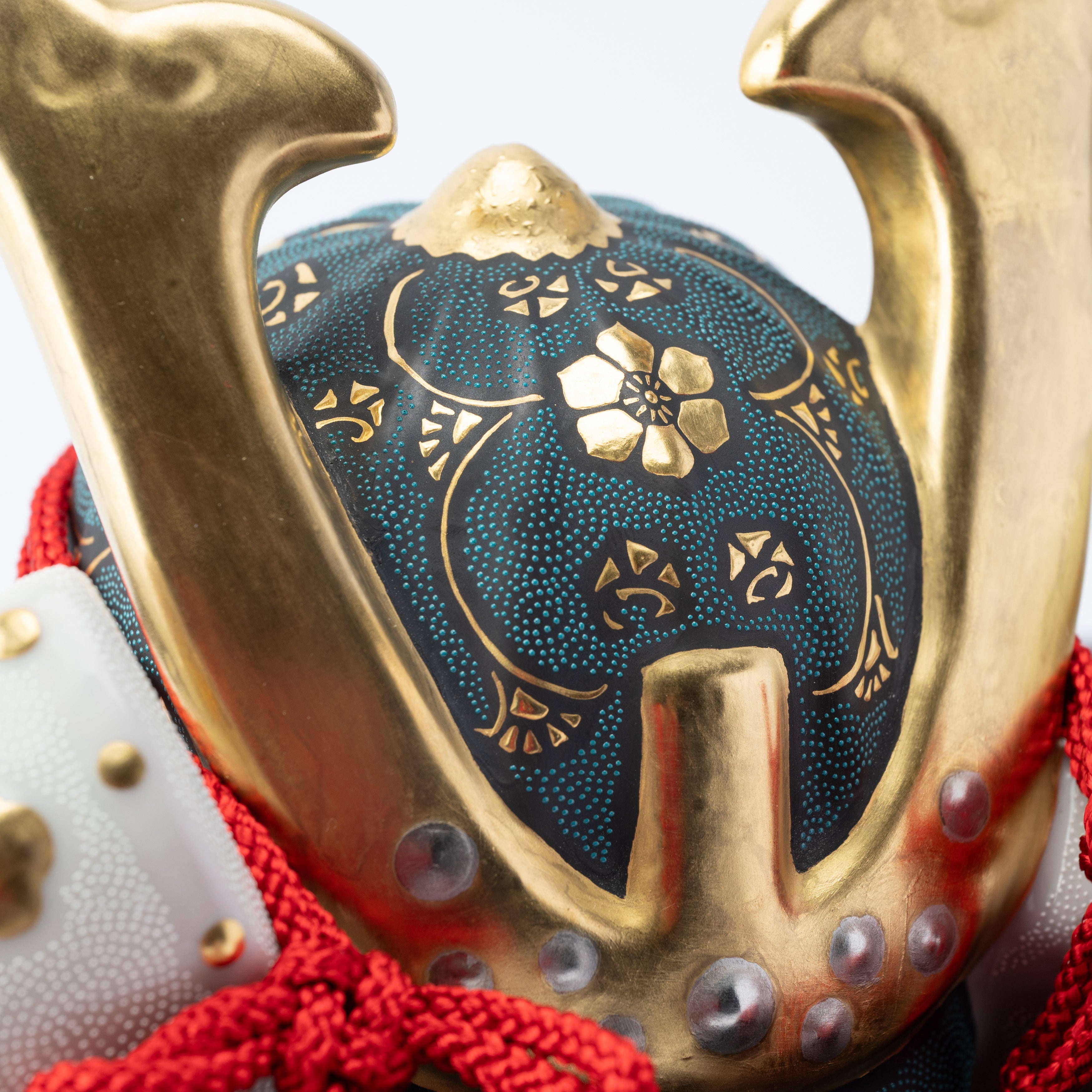 Morikin Aochibu und Shirochibu Hosoge Muster Kabuto Samurai Helm Ornament