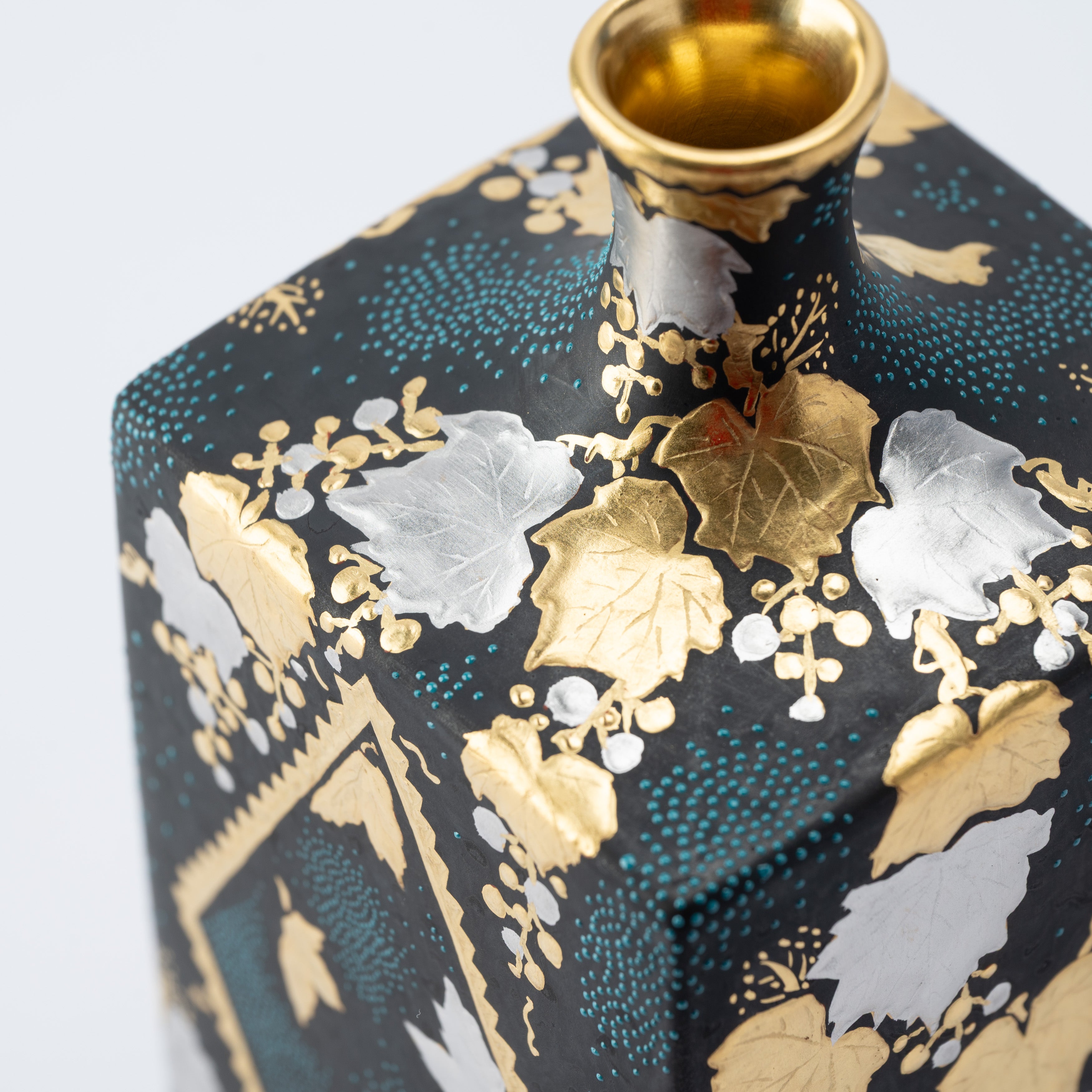 Morikin Aochibu Grape with Sakura and Maple Leaves Vase