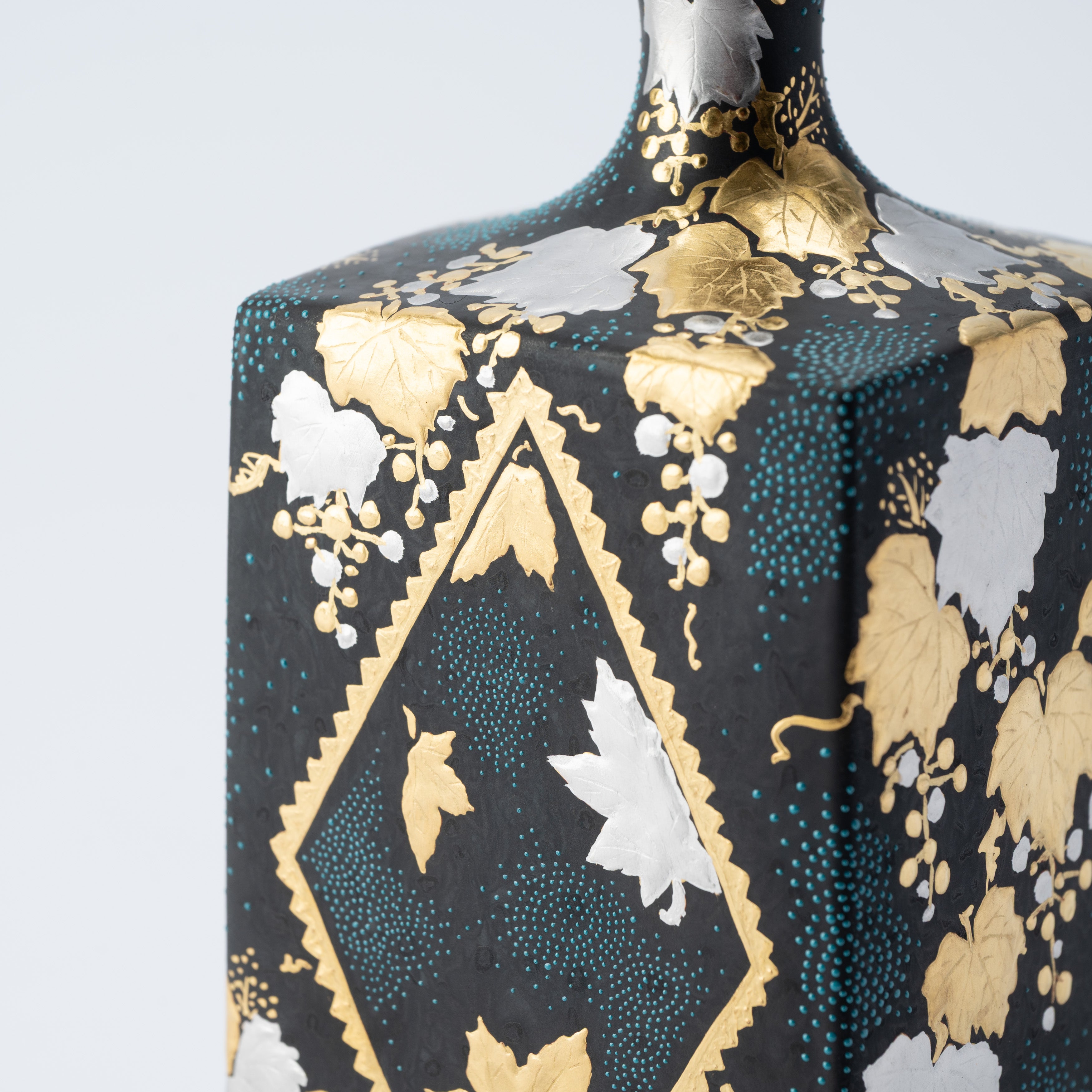 Morikin Aochibu Grape with Sakura and Maple Leaves Vase