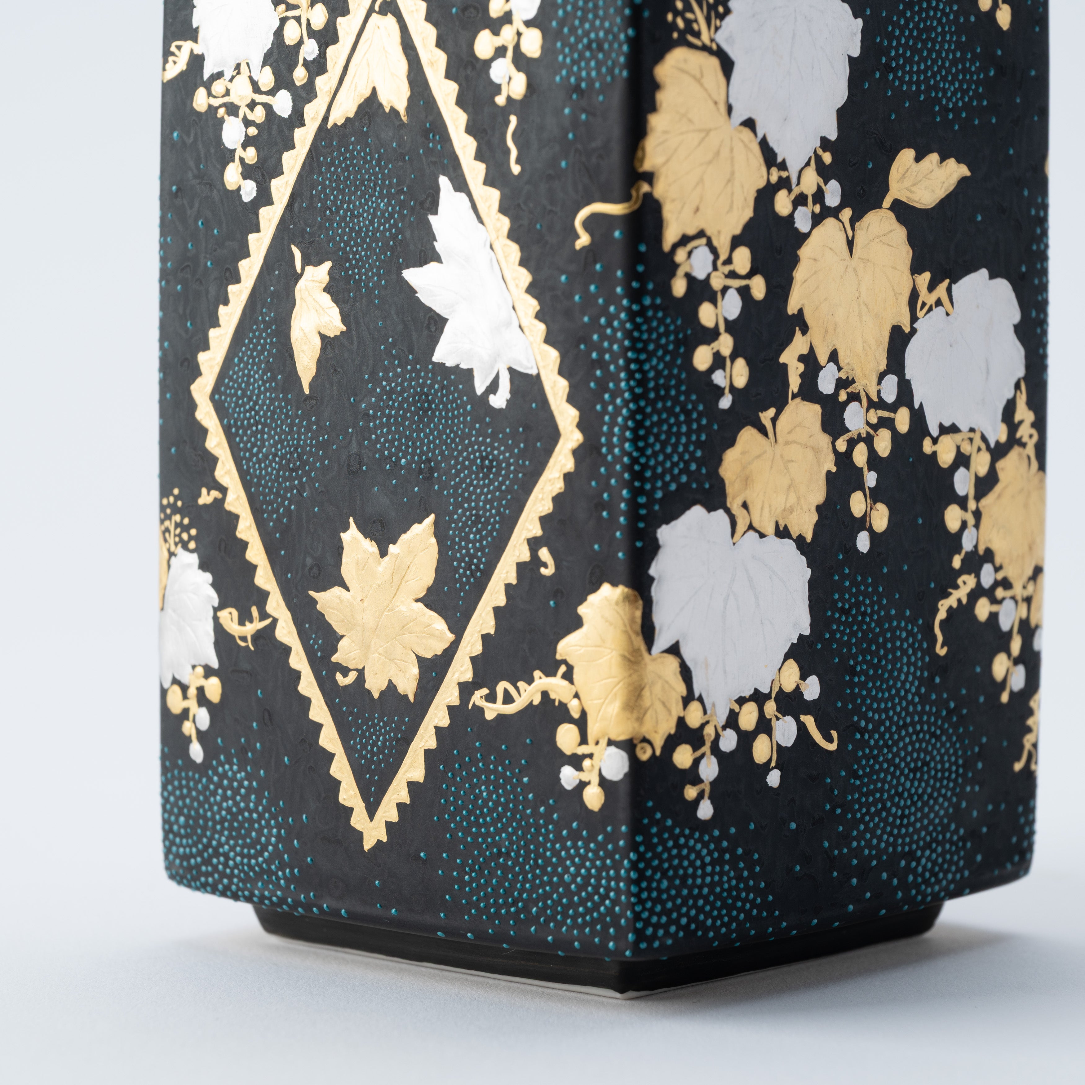 Morikin Aochibu Grape with Sakura and Maple Leaves Vase