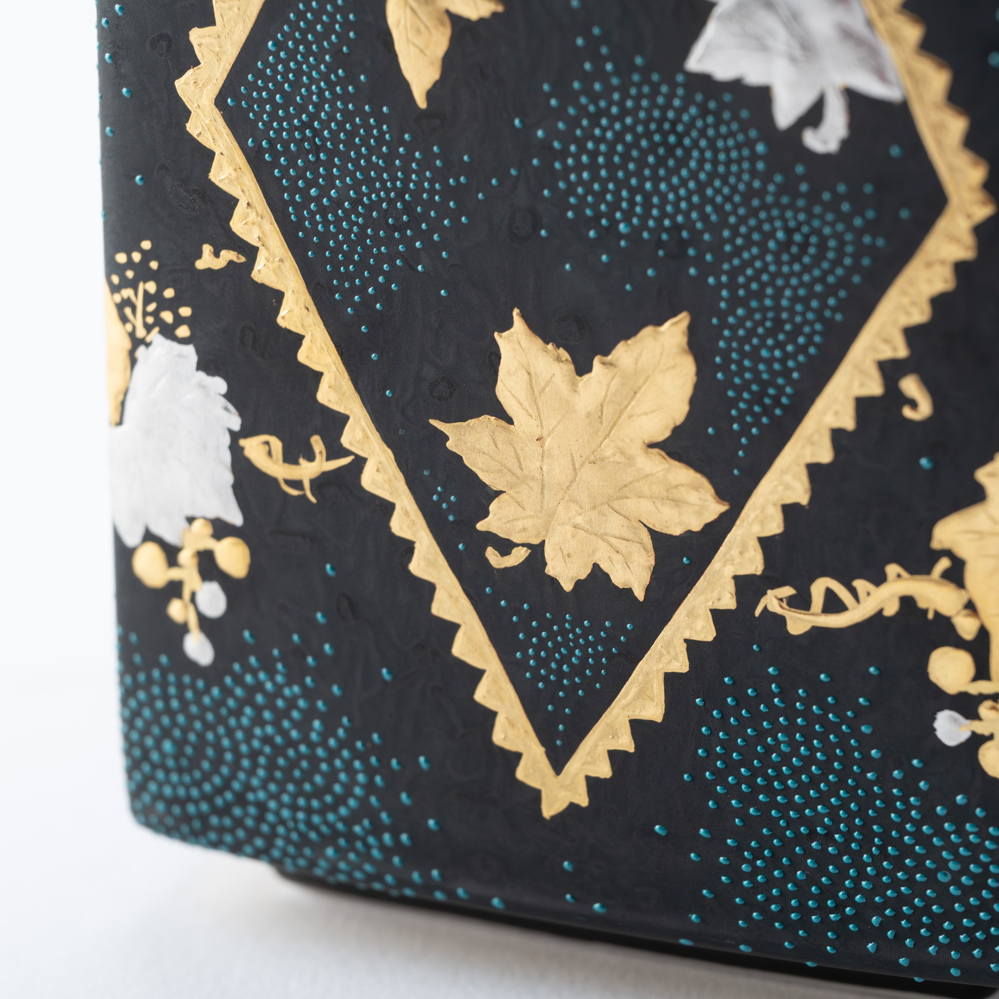 Morikin Aochibu Grape with Sakura and Maple Leaves Vase