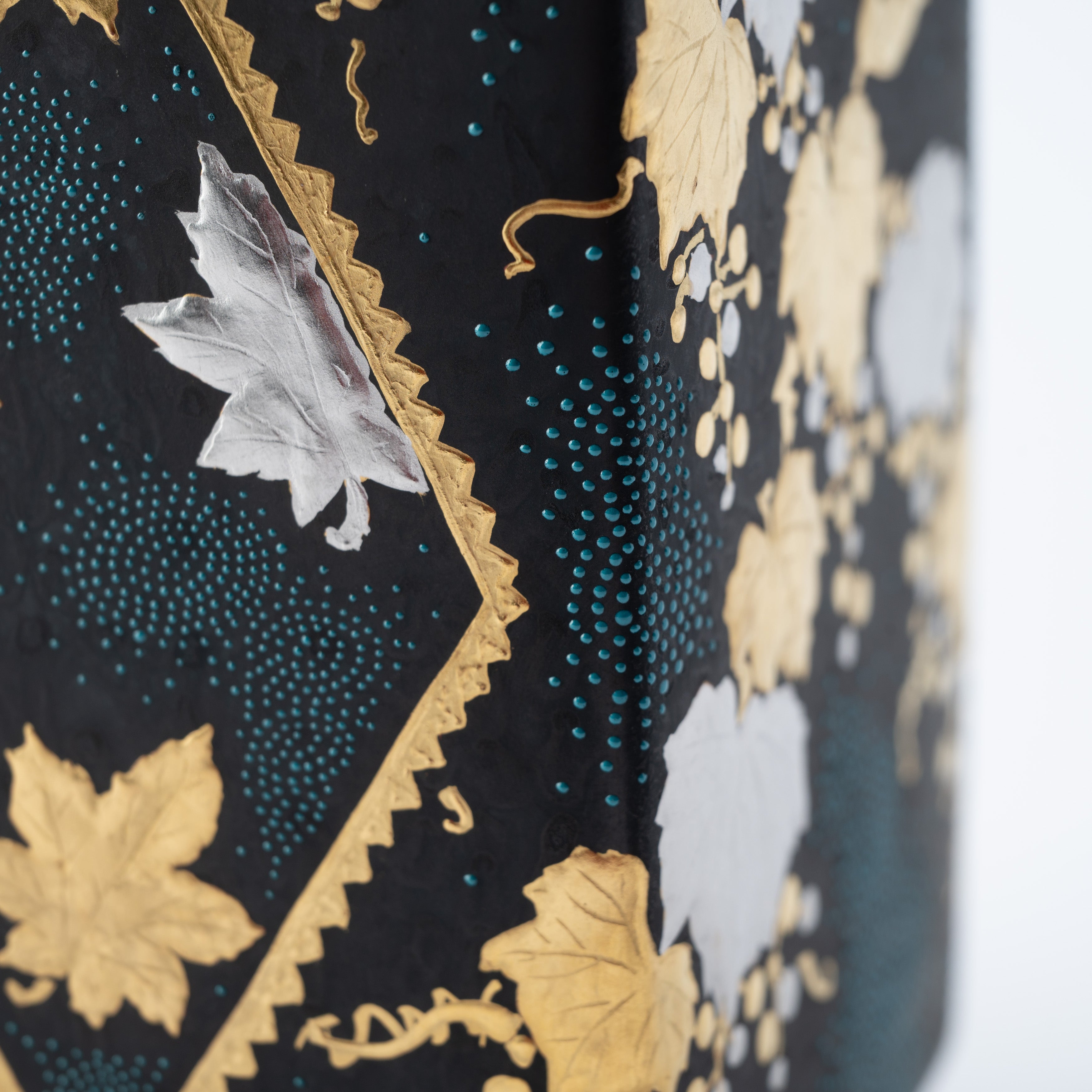 Morikin Aochibu Grape with Sakura and Maple Leaves Vase