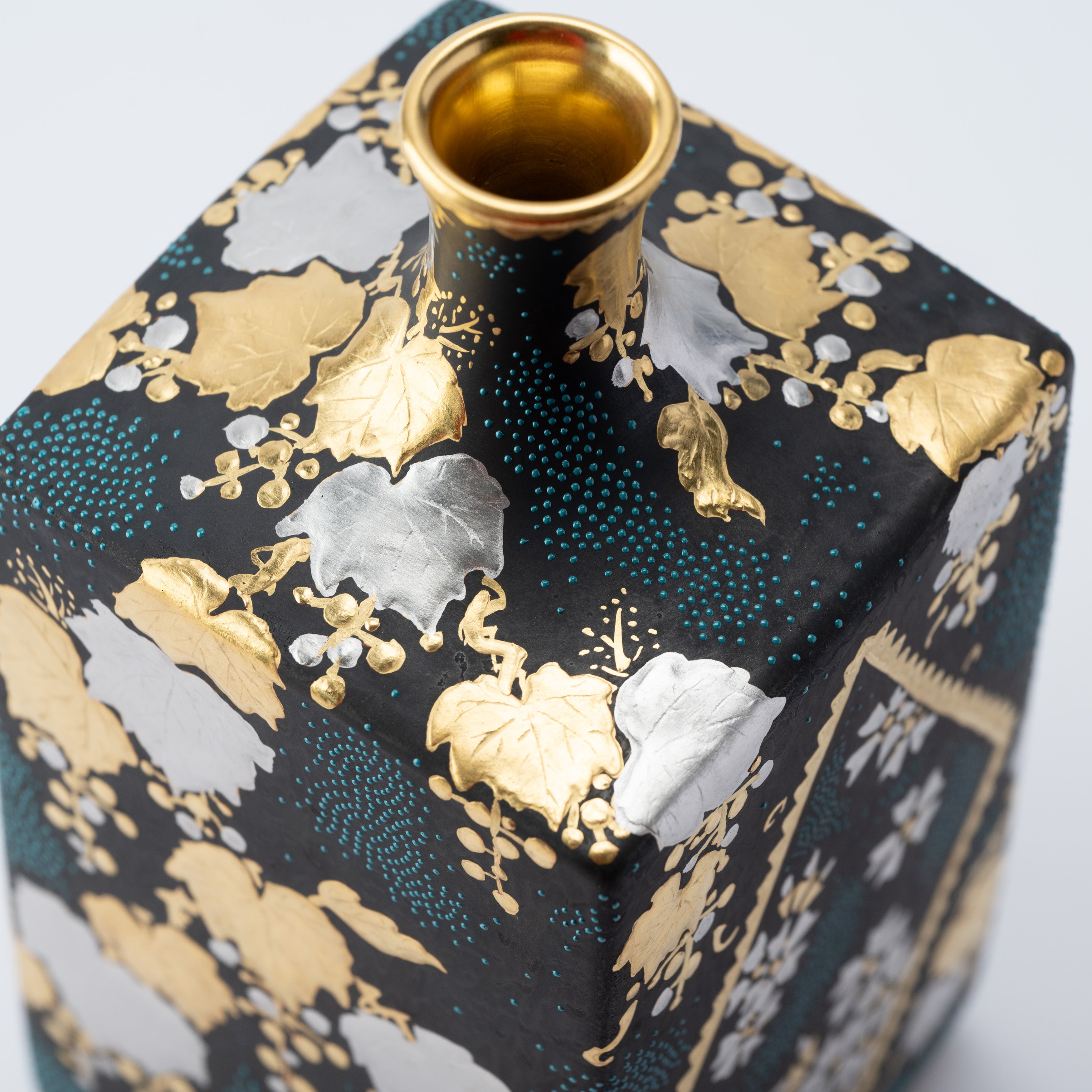 Morikin Aochibu Grape with Sakura and Maple Leaves Vase