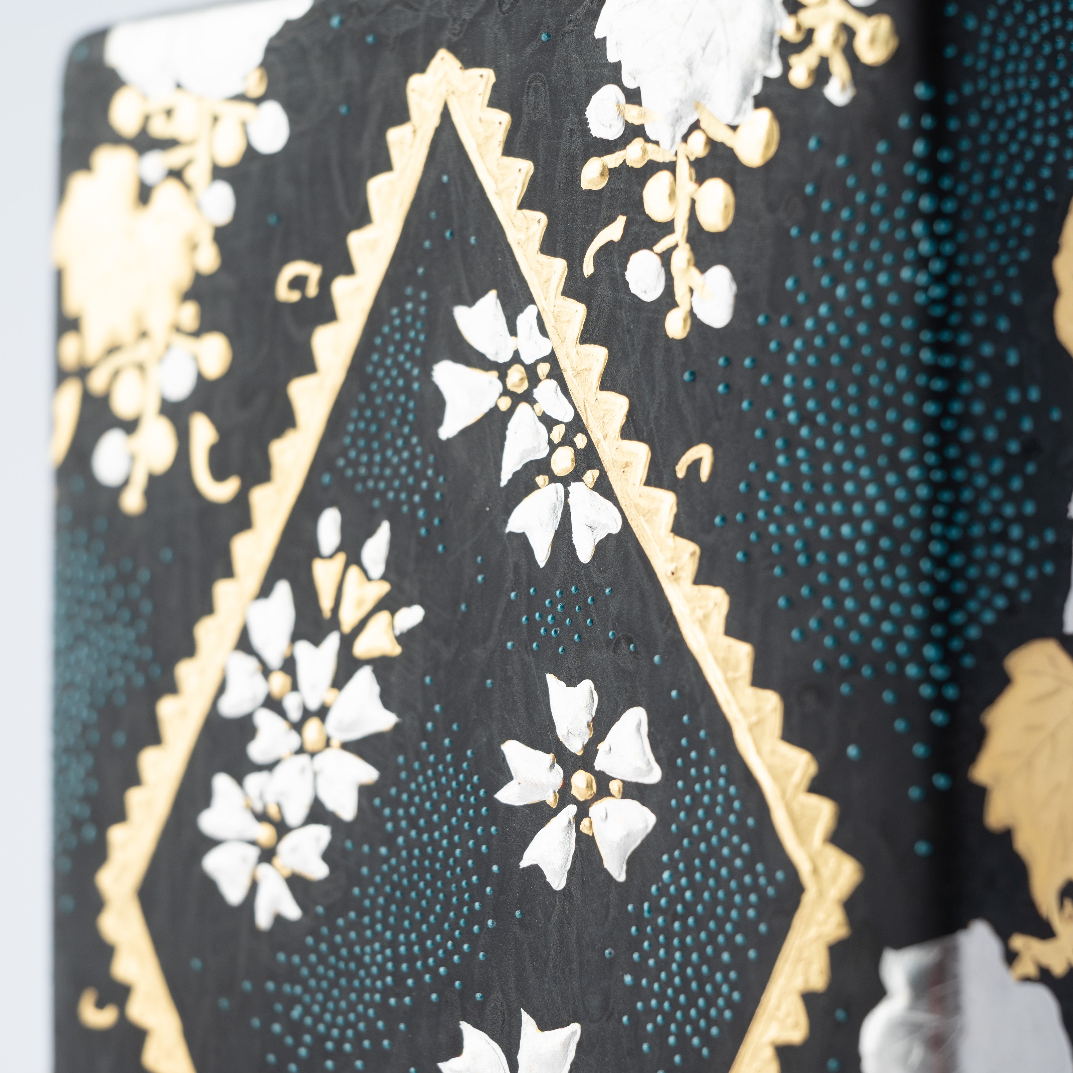 Morikin Aochibu Grape with Sakura and Maple Leaves Vase