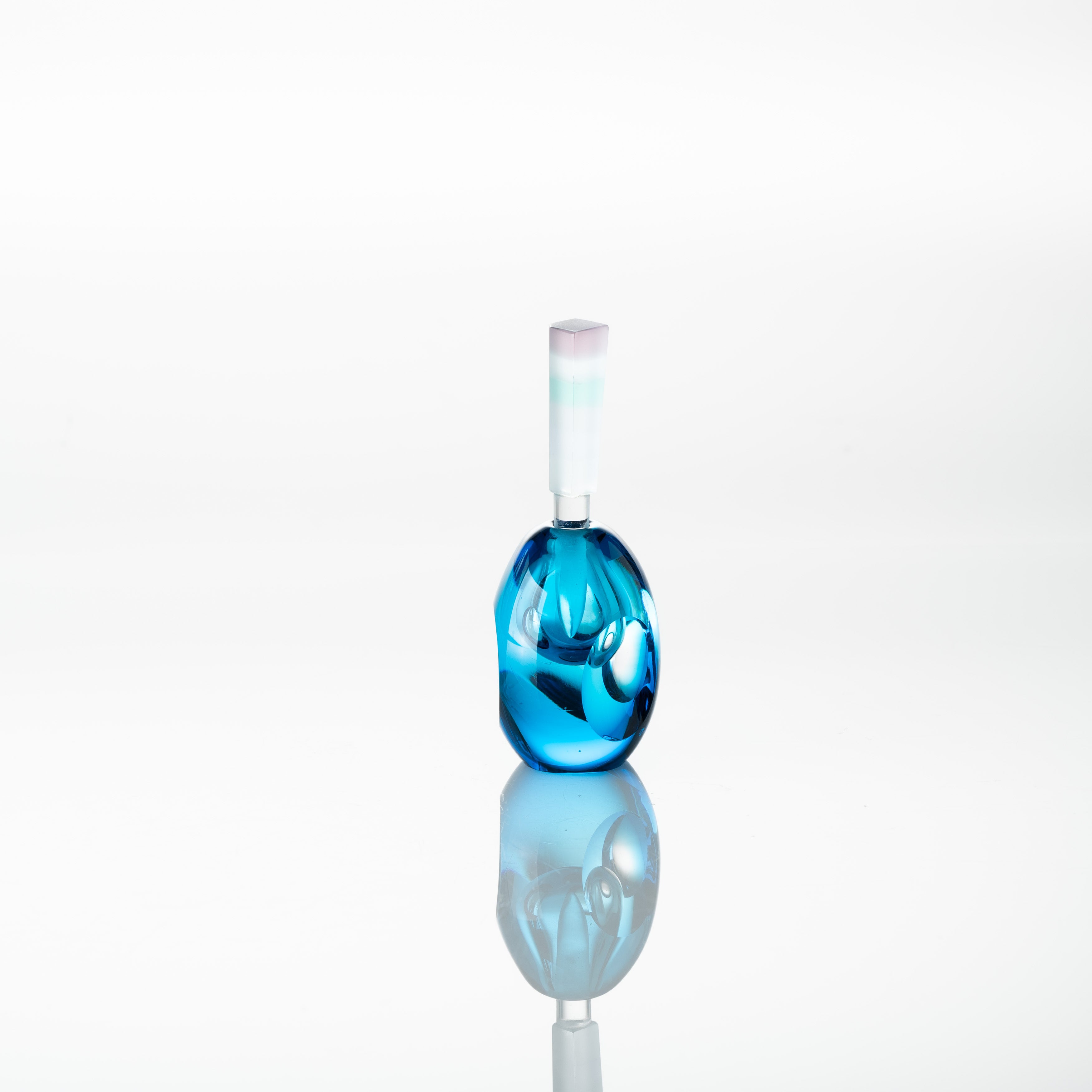 Erinnerungen an die Farben des Ozeans Blau Parfümflasche