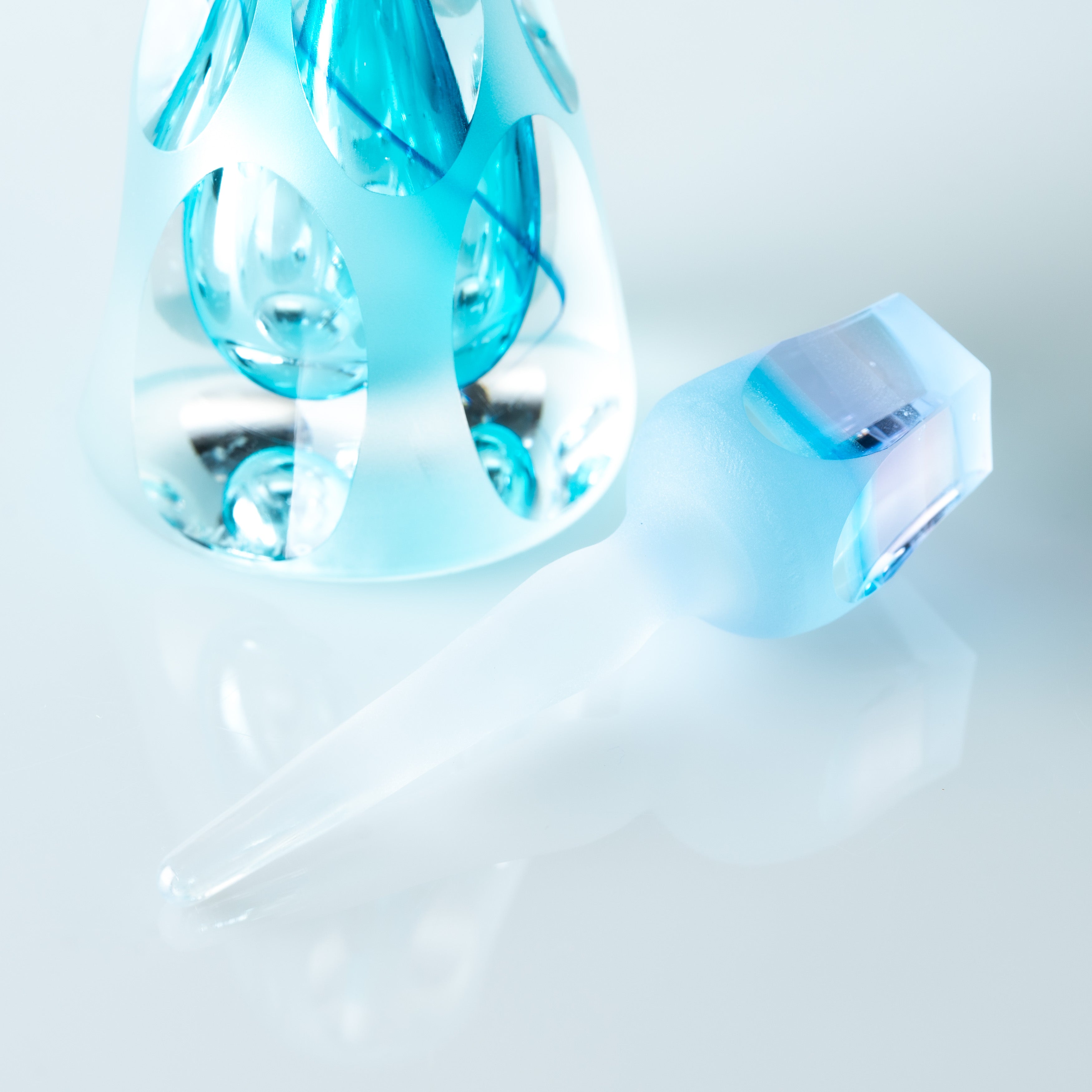 Erinnerungen an die Farben des Himmels Blau Parfümflasche