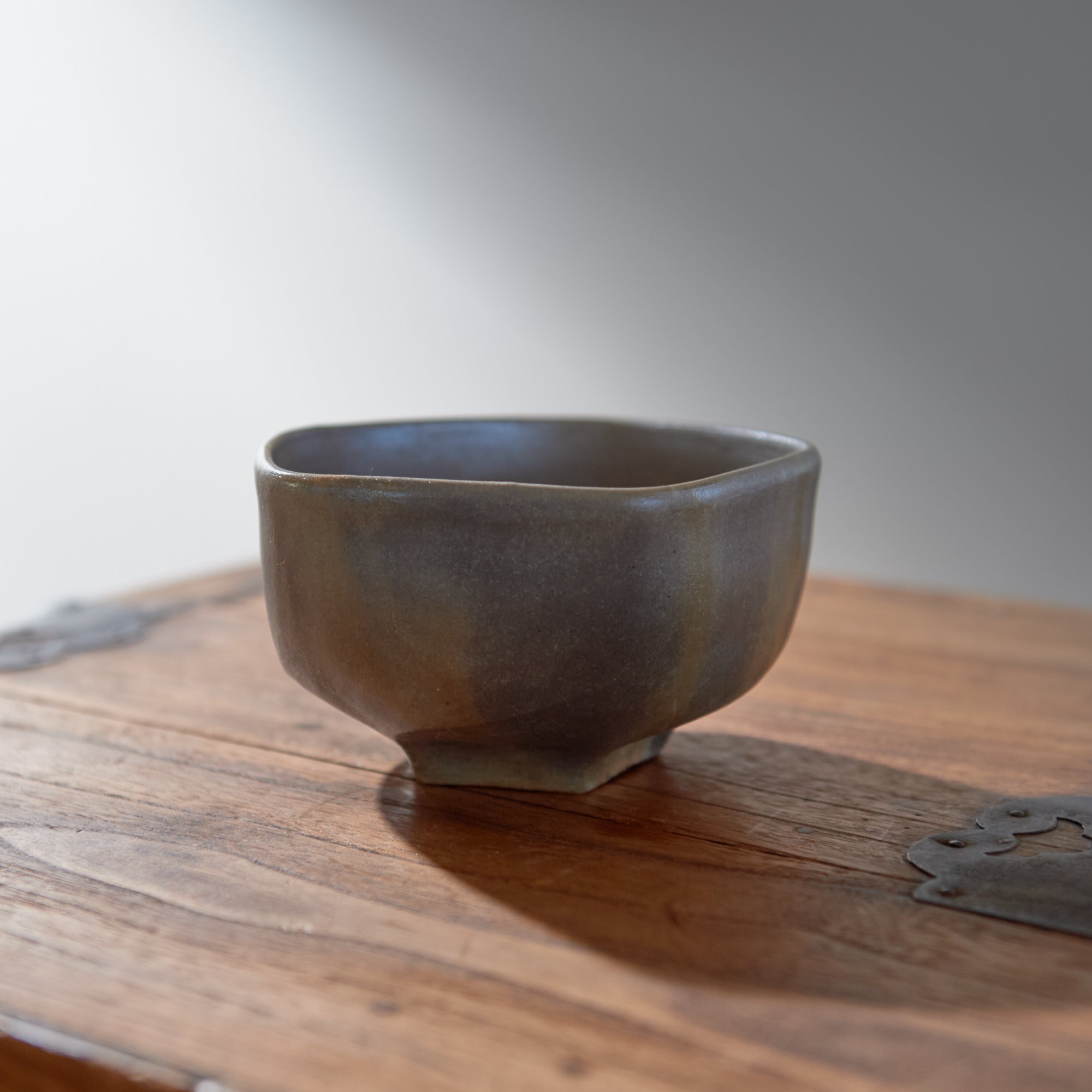 Ao-Bizen Five-Sided Matcha Bowl