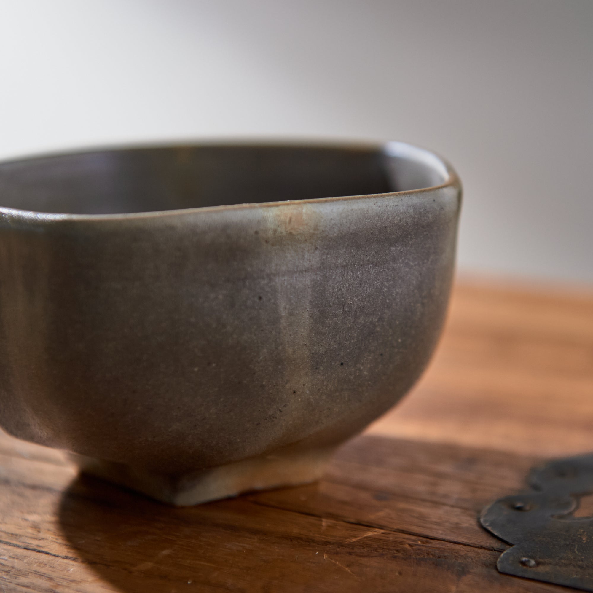 Ao-Bizen Five-Sided Matcha Bowl