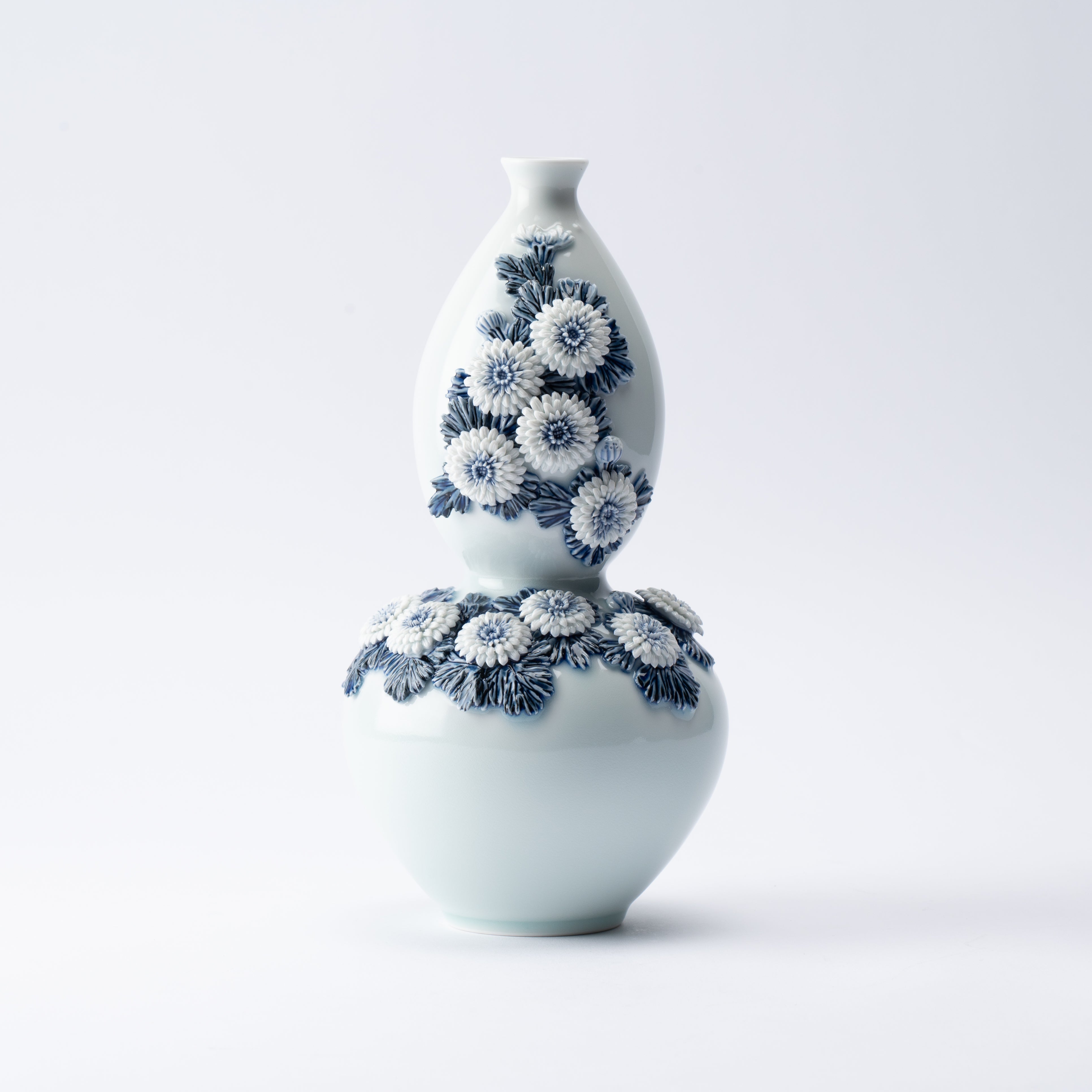 Hirado Chrysanthemum Sometsuke Flower Vase