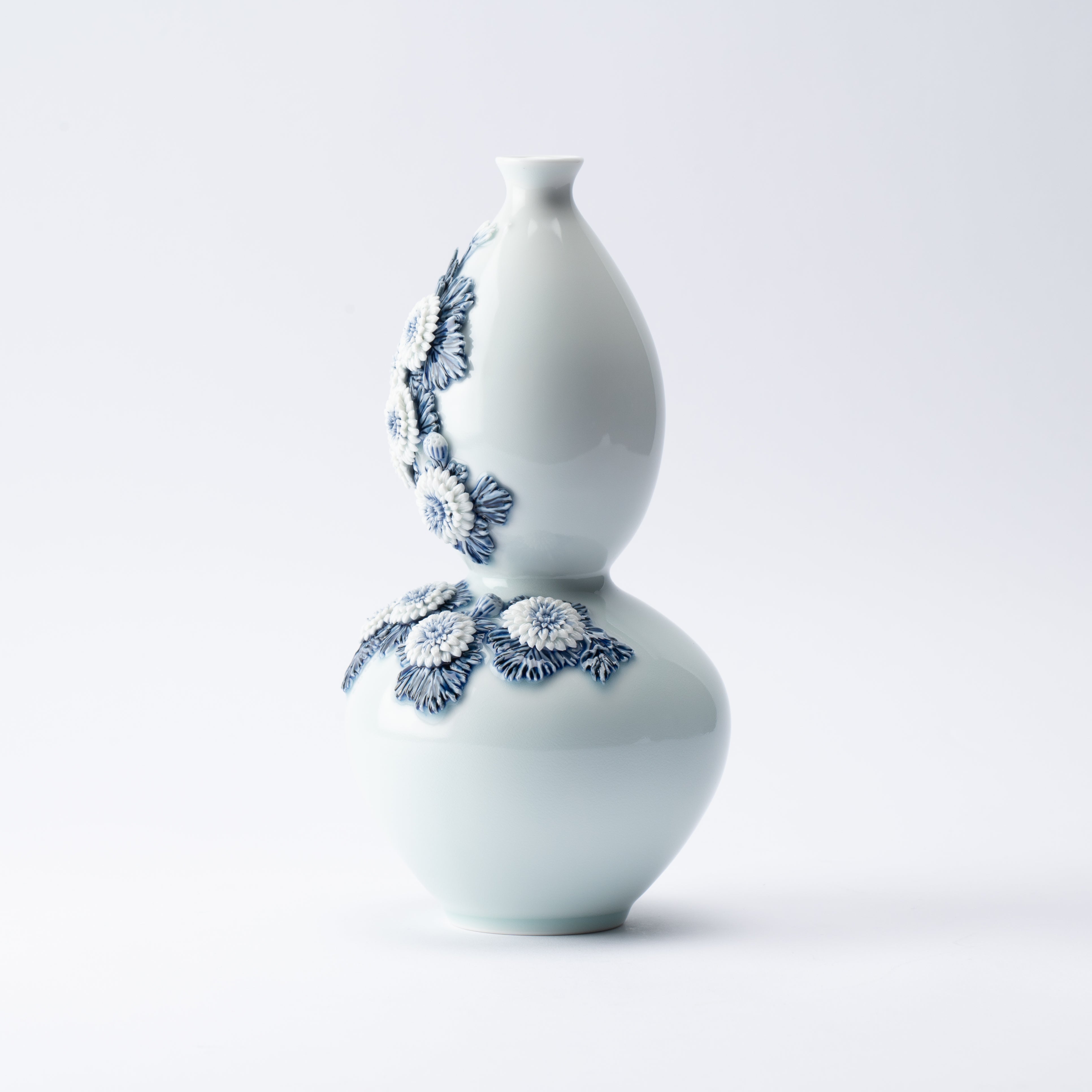 Hirado Chrysanthemum Sometsuke Flower Vase