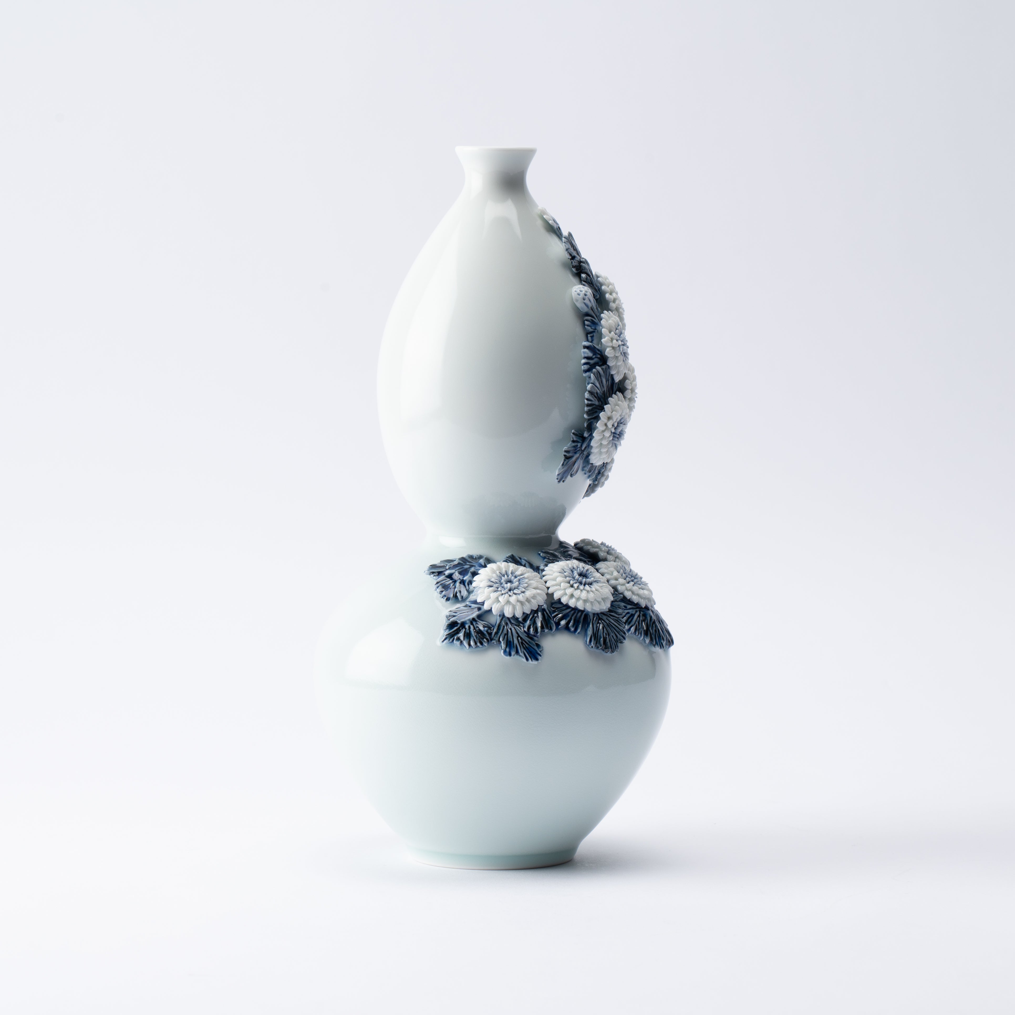 Hirado Chrysanthemum Sometsuke Flower Vase