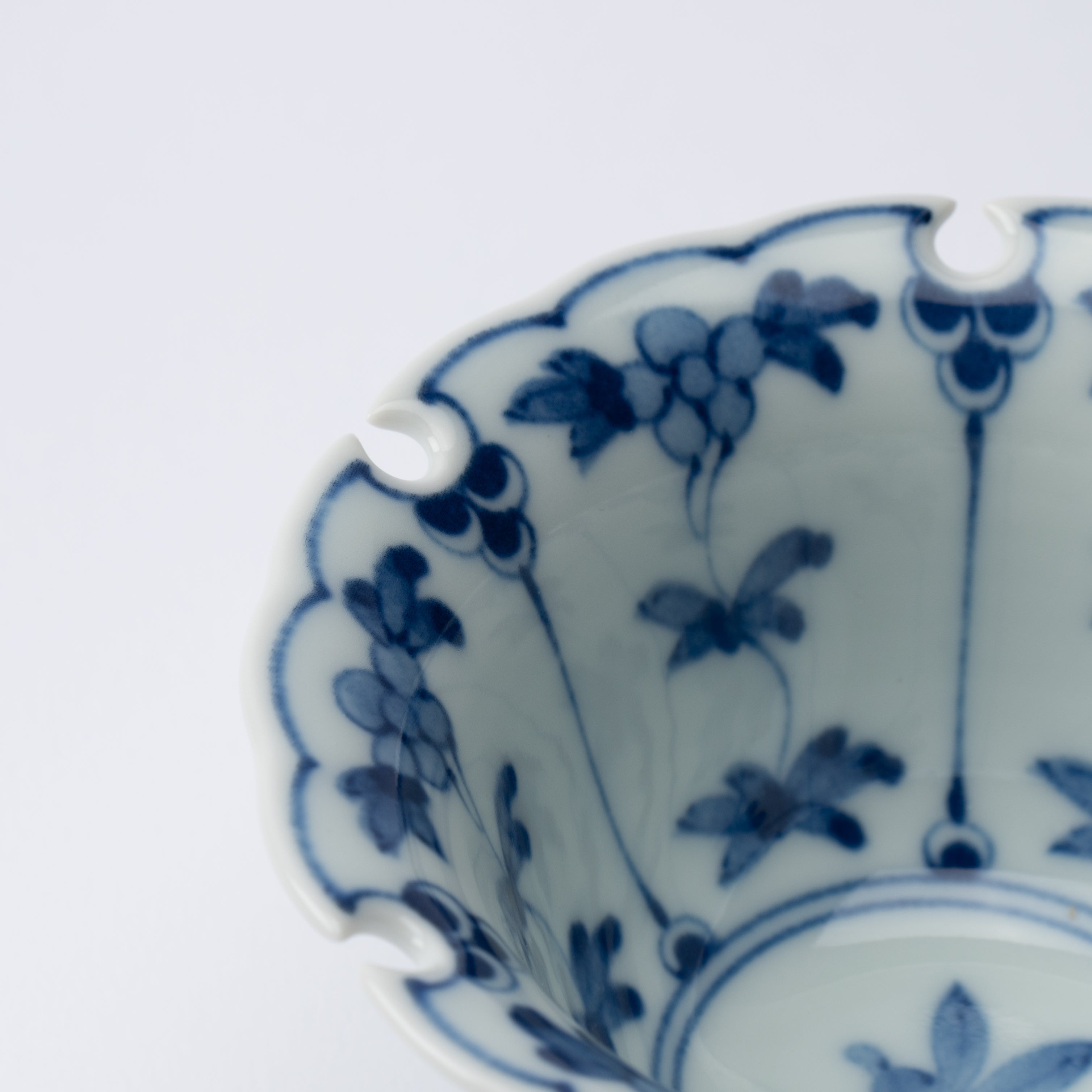 Snowflake-Shaped Rabbits and Vines Kobachi Small Bowl