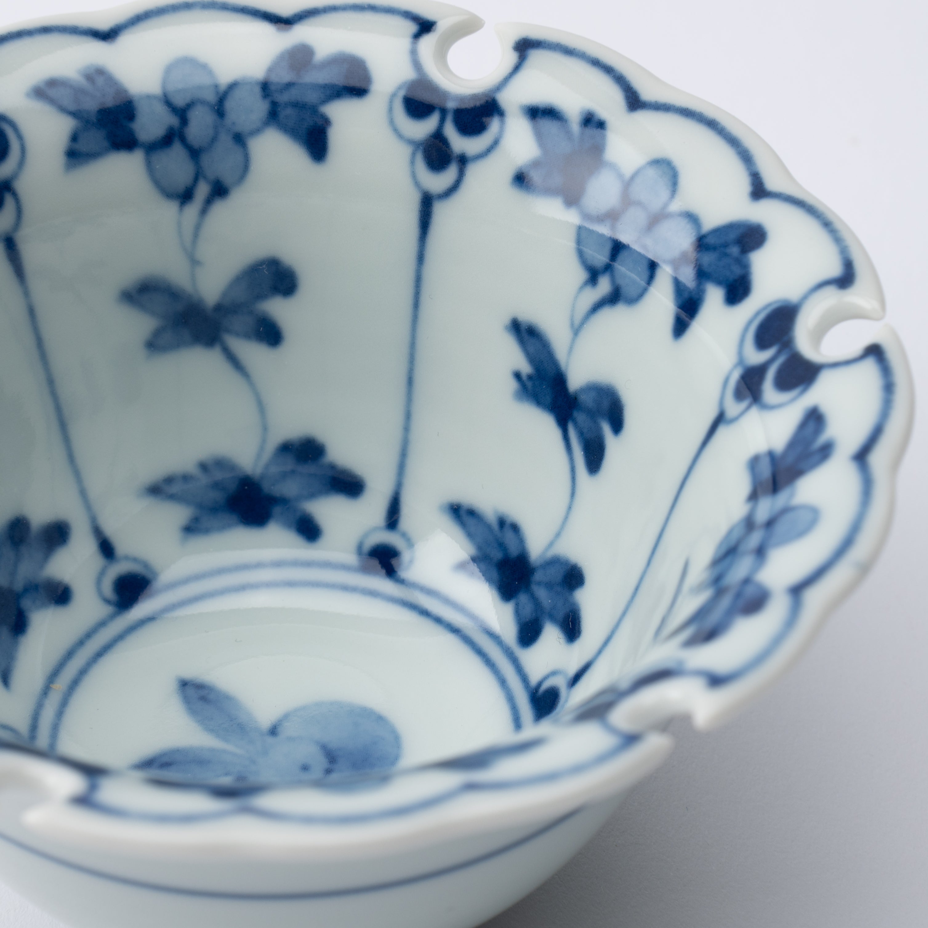 Snowflake-Shaped Rabbits and Vines Kobachi Small Bowl