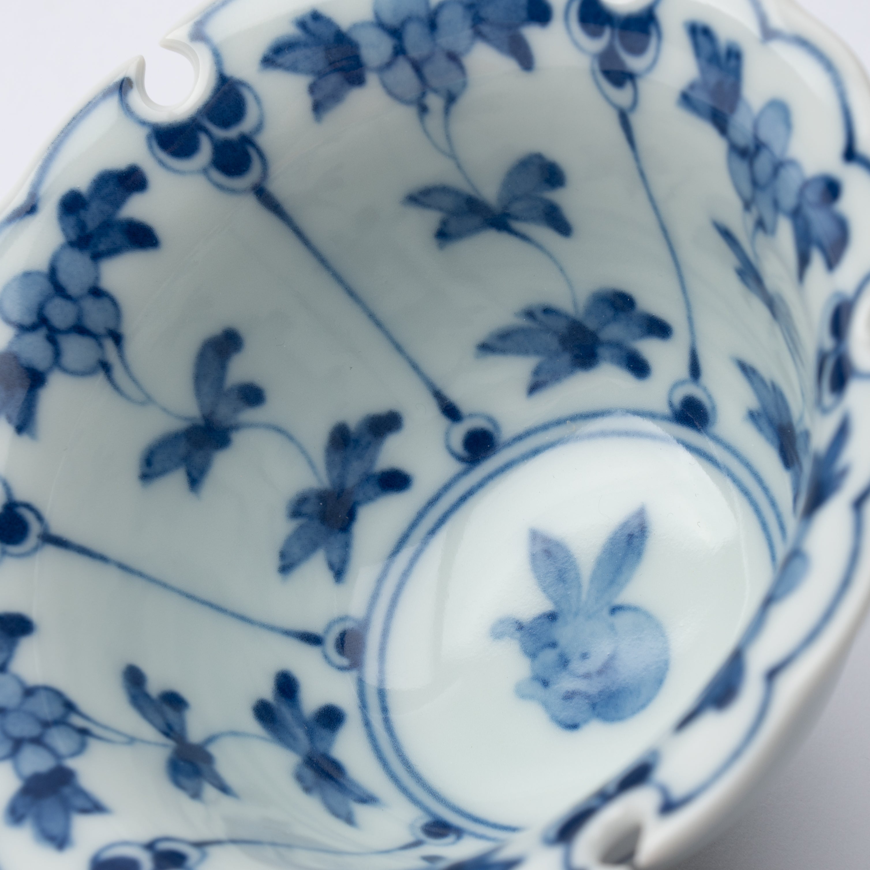 Snowflake-Shaped Rabbits and Vines Kobachi Small Bowl