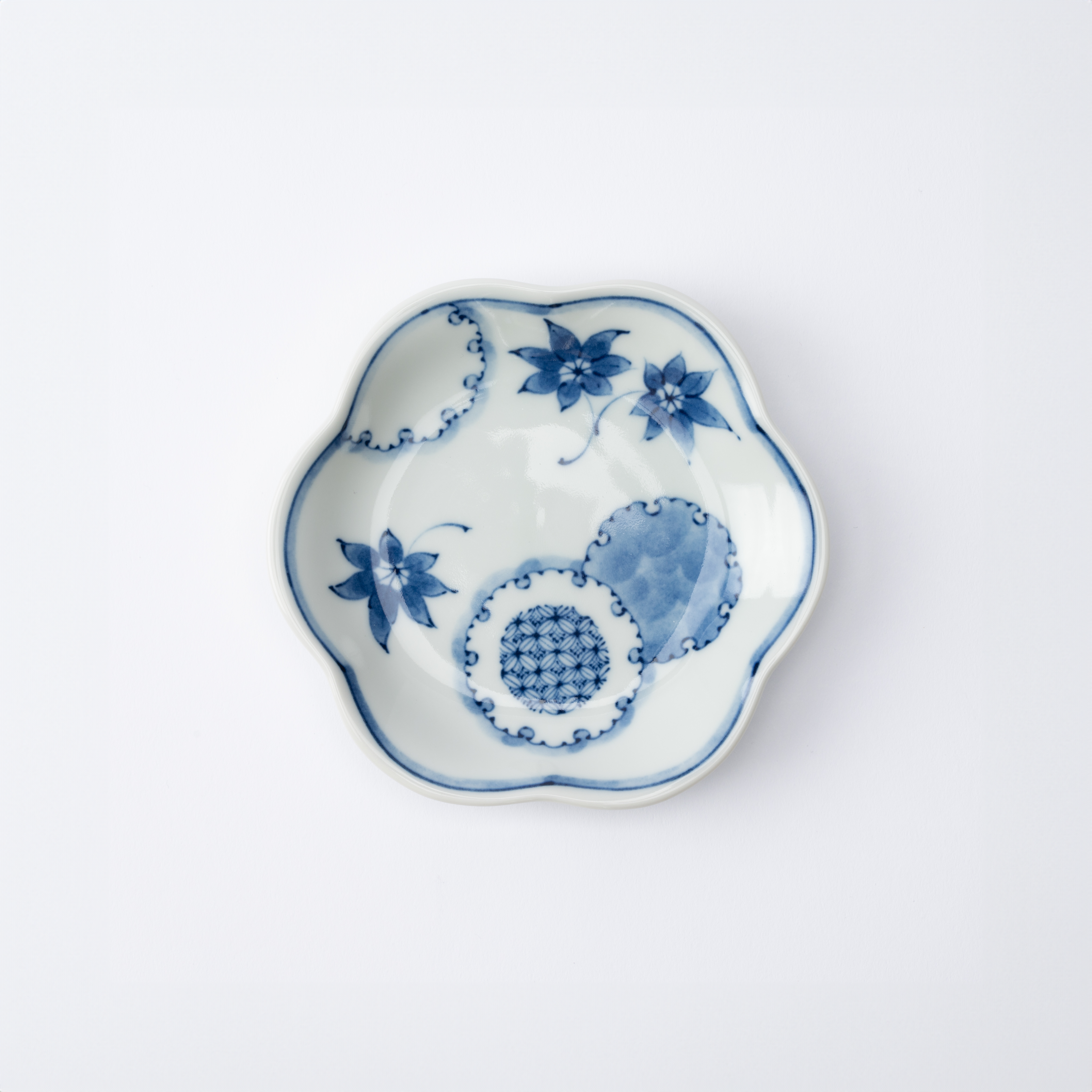 Snowflake-Shaped Maple Leaf Motif Sauce Plate