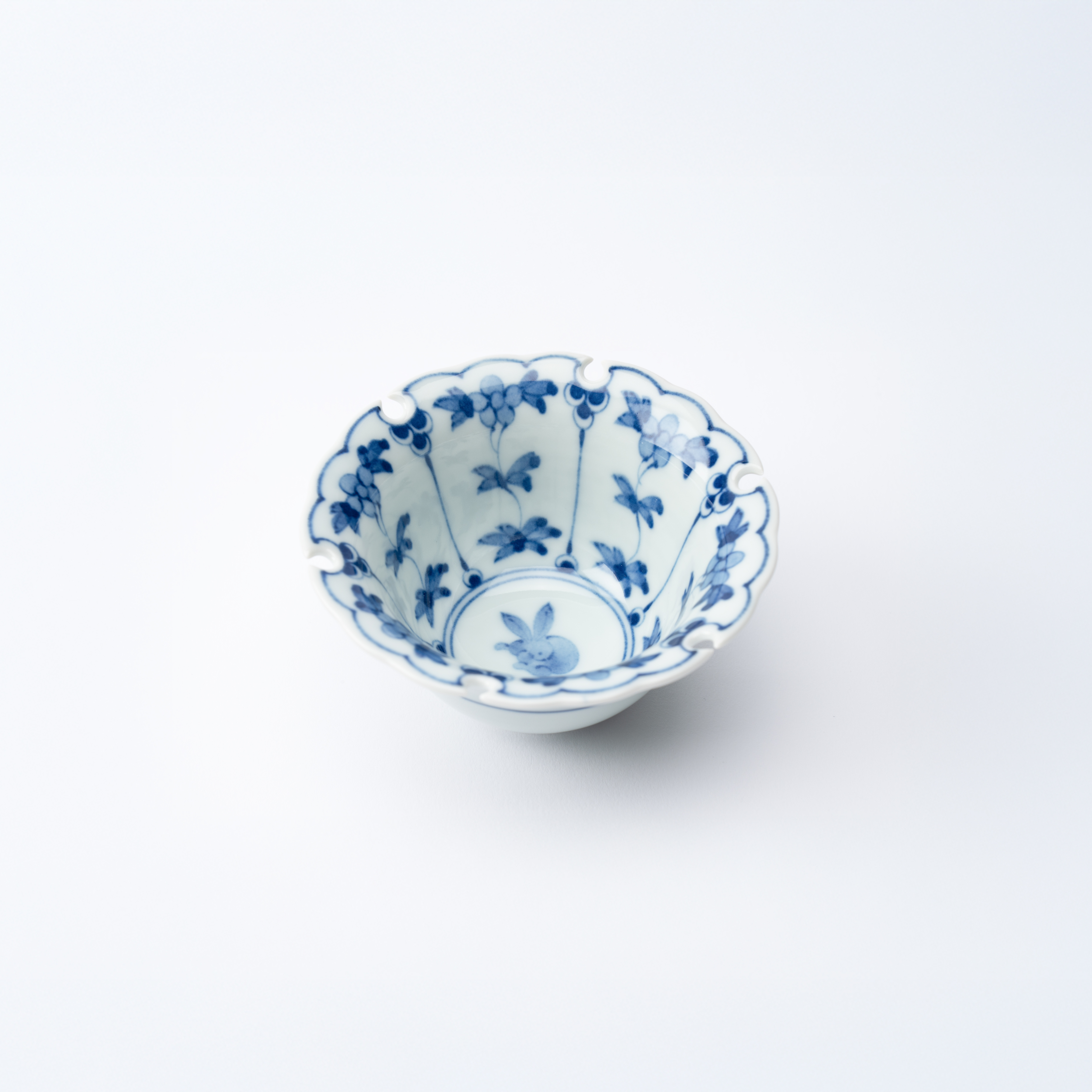 Snowflake-Shaped Rabbits and Vines Kobachi Small Bowl