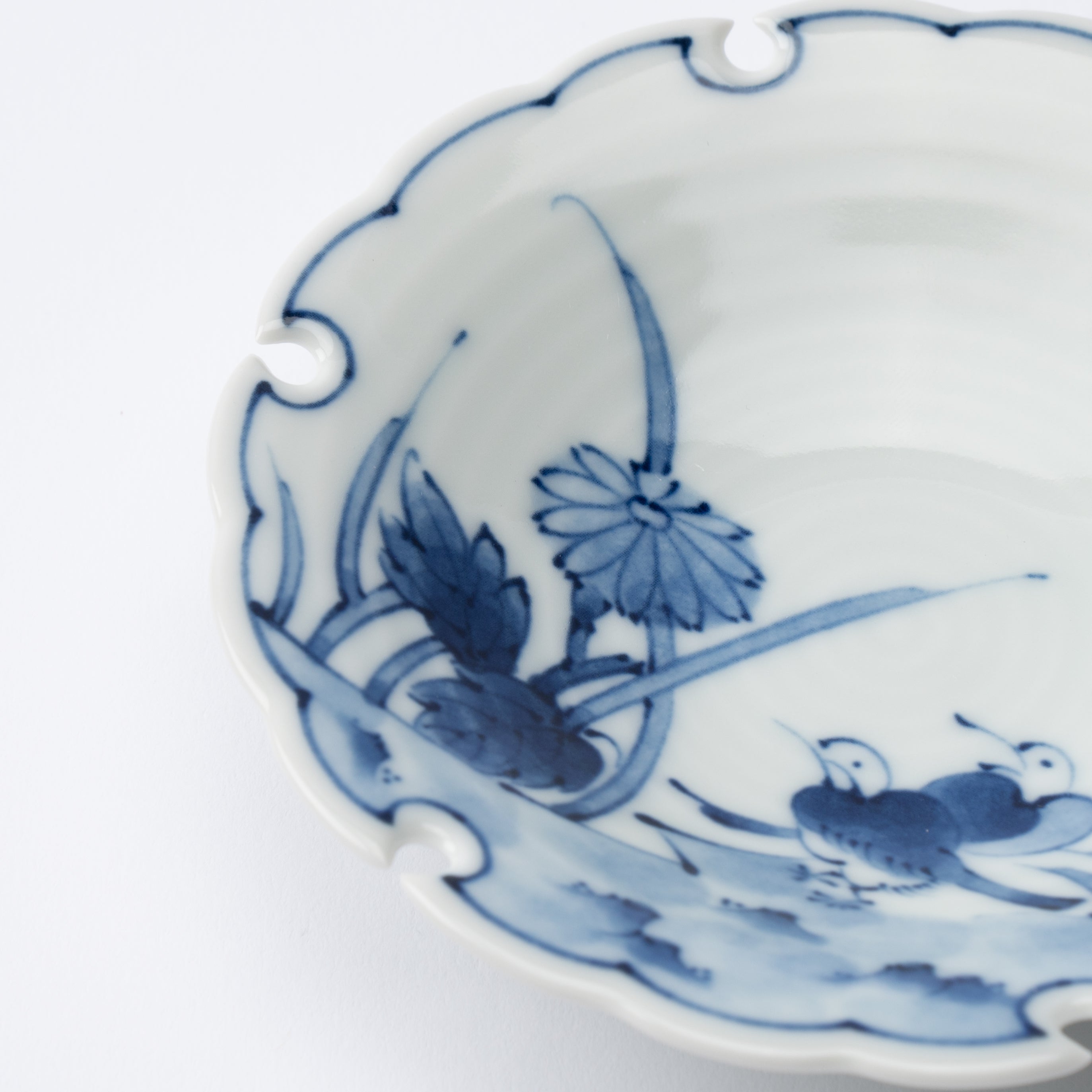 Snowflake-Shaped Flowers and Birds Motif Sauce Plate