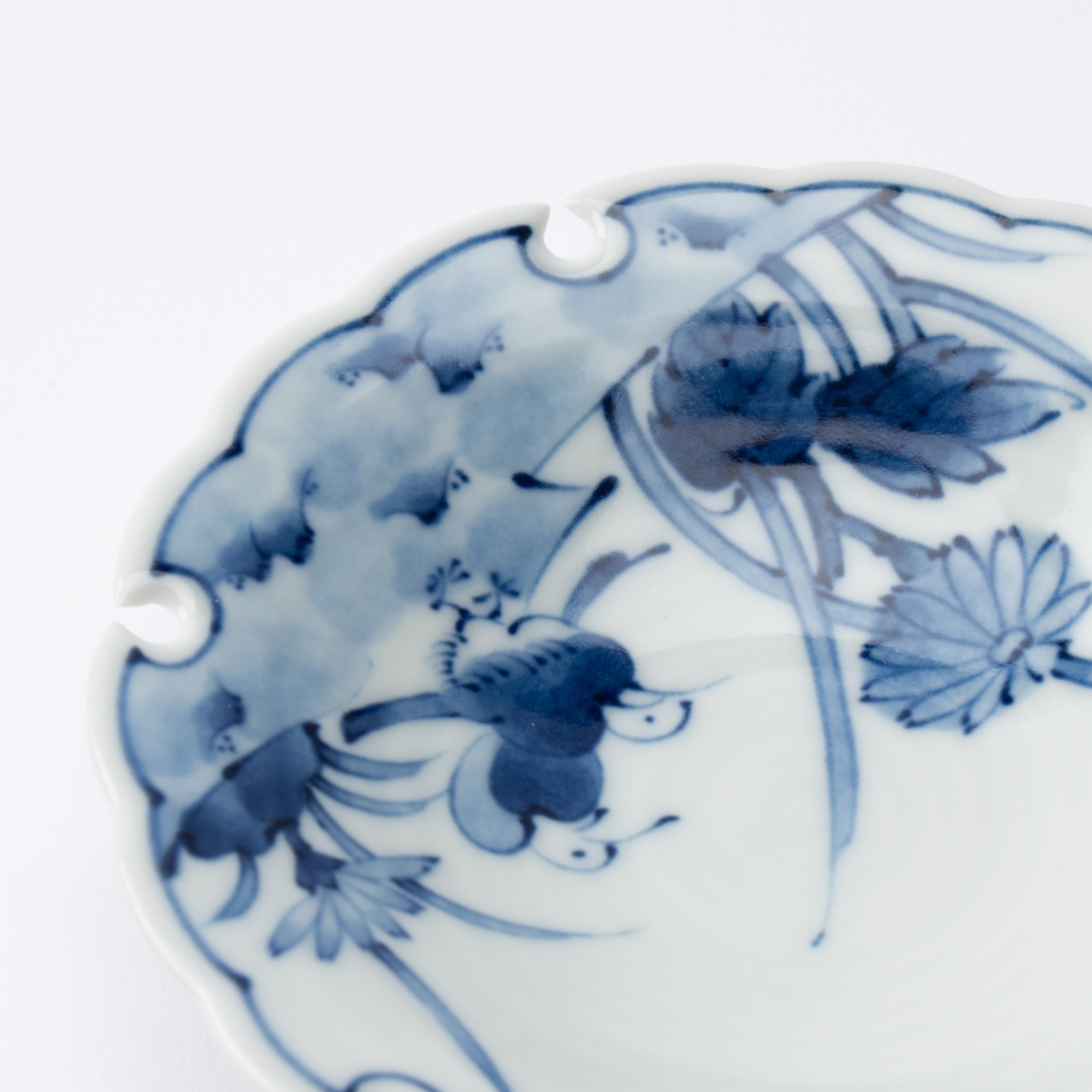 Snowflake-Shaped Flowers and Birds Motif Sauce Plate