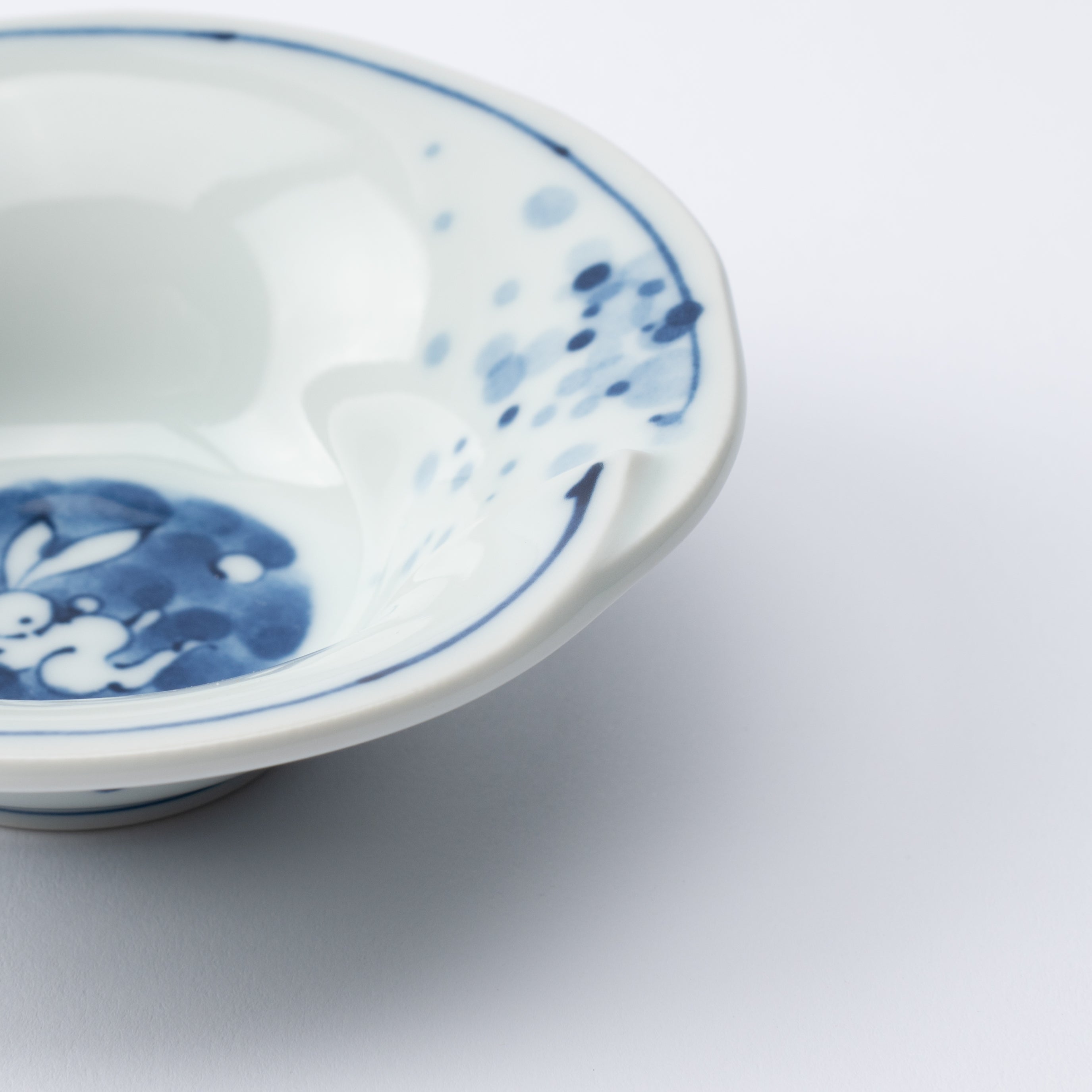 Swirled Rim Rabbit Kobachi Small Bowl