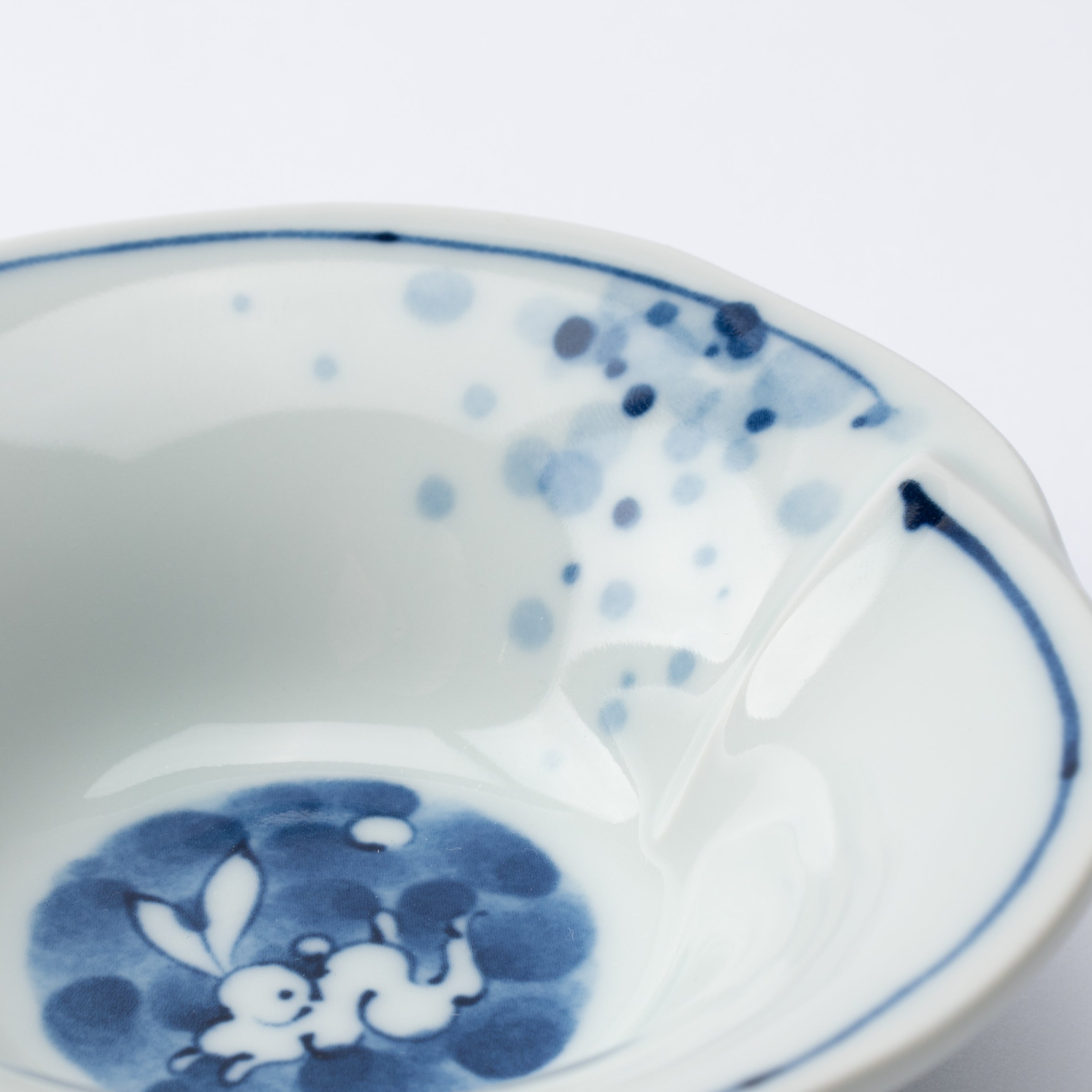 Swirled Rim Rabbit Kobachi Small Bowl