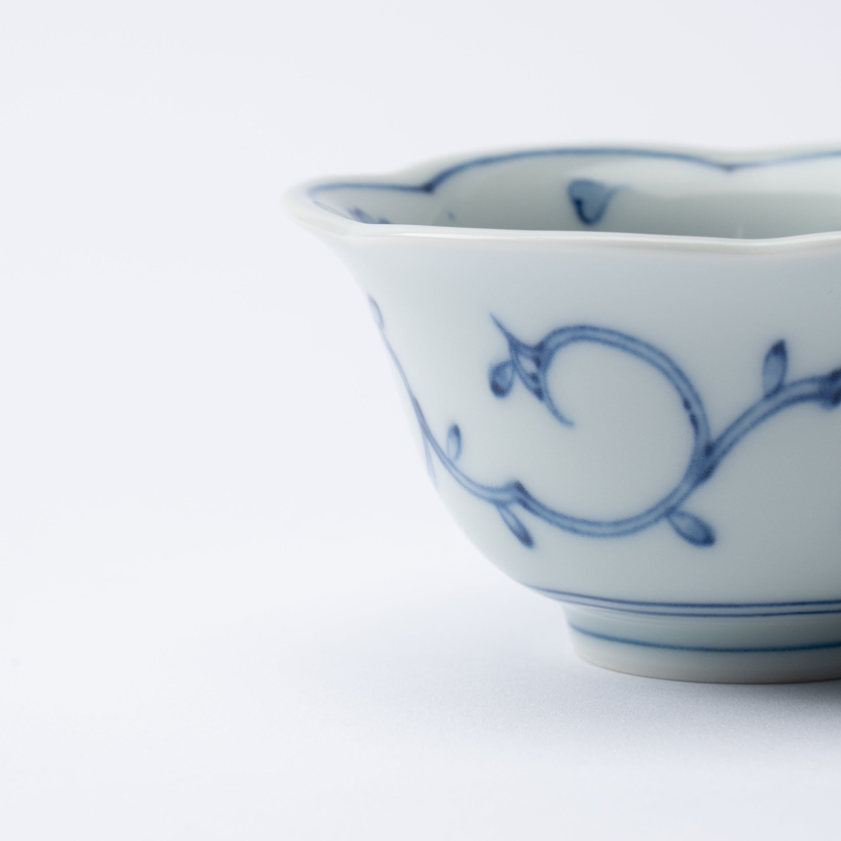 Petalled Rim Peony Kobachi Small Bowl