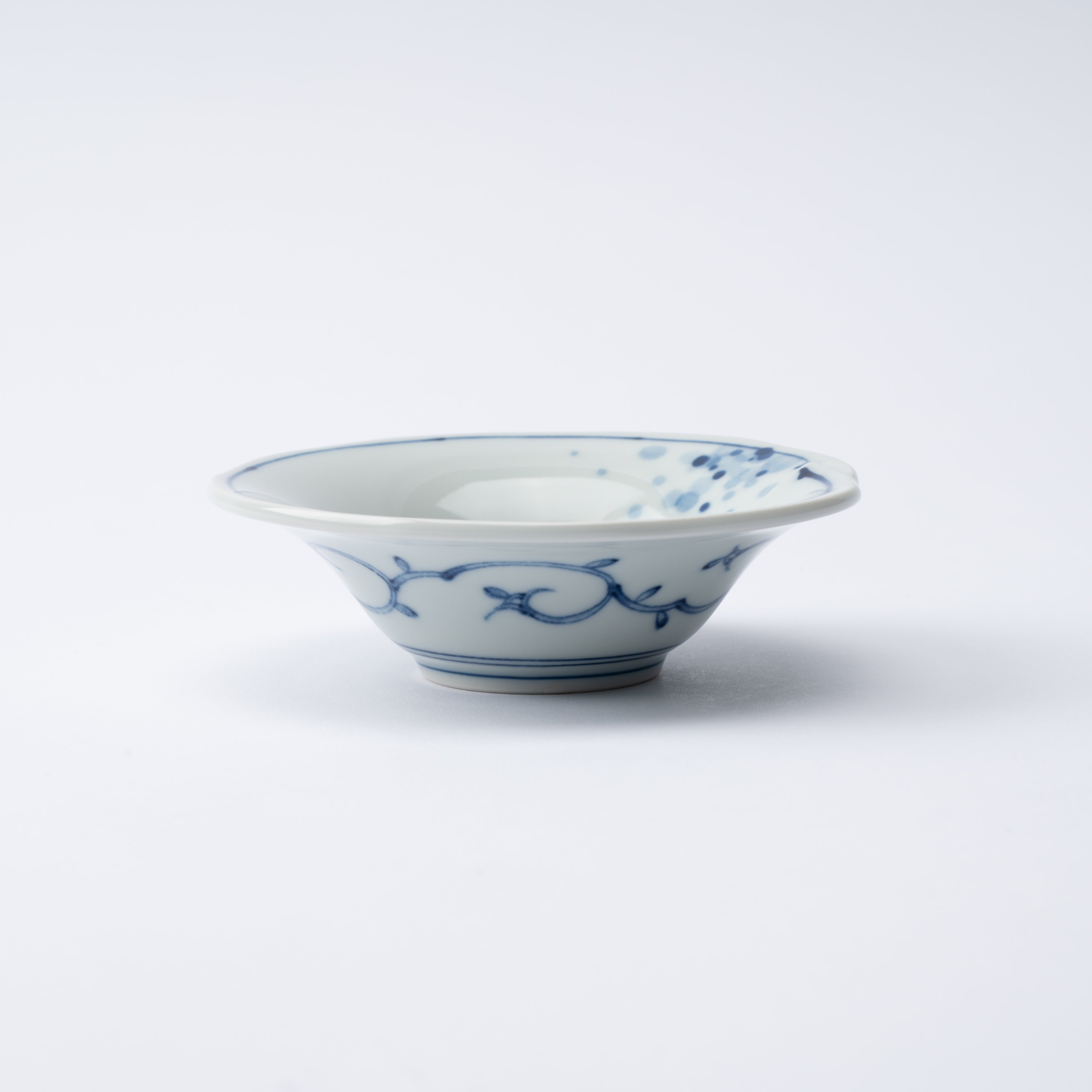 Swirled Rim Rabbit Kobachi Small Bowl