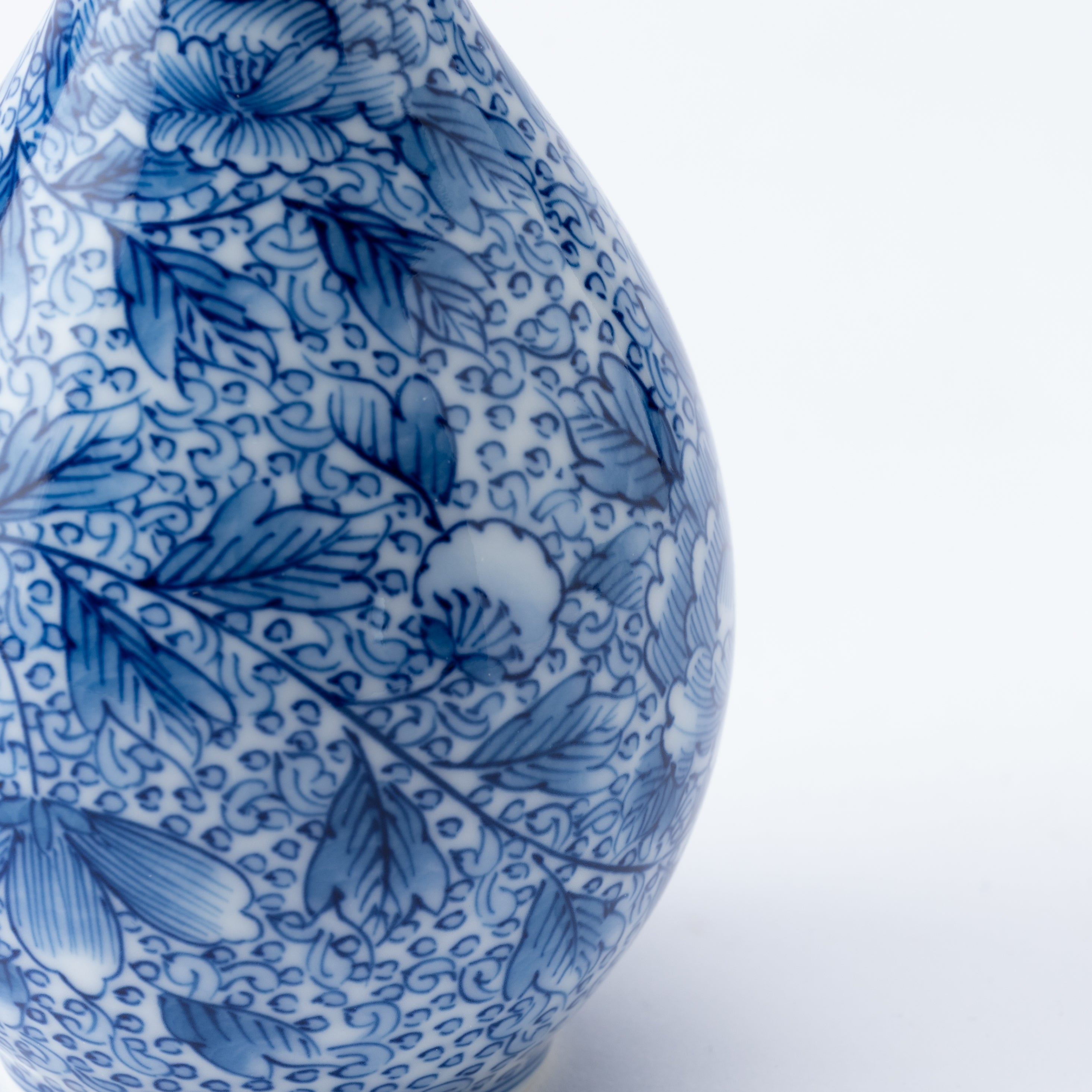 Peony Arabesque Patterned Sake Set