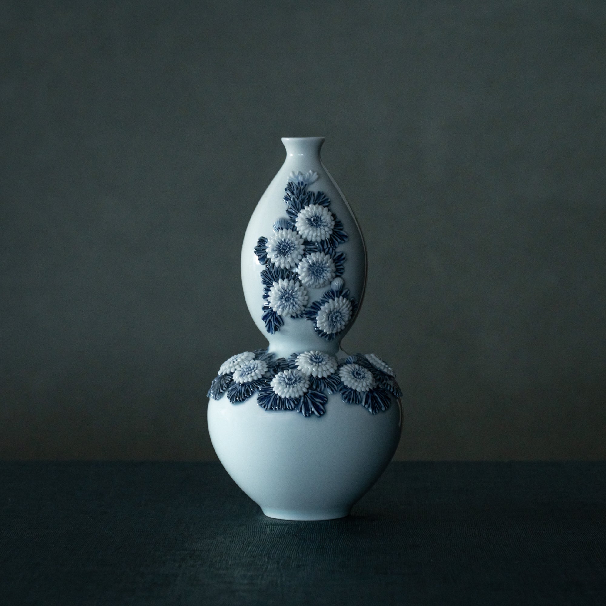 Hirado Chrysanthemum Sometsuke Flower Vase