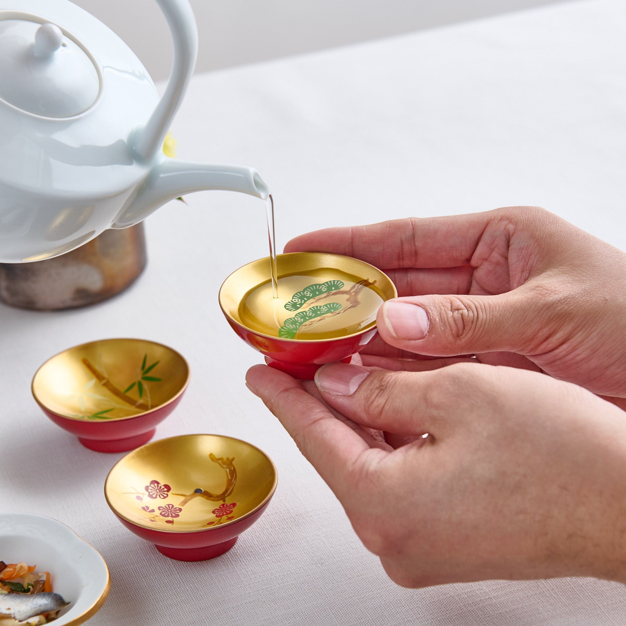 Juego de 3 copas de sake planas Sakazuki de pino, bambú y ciruela