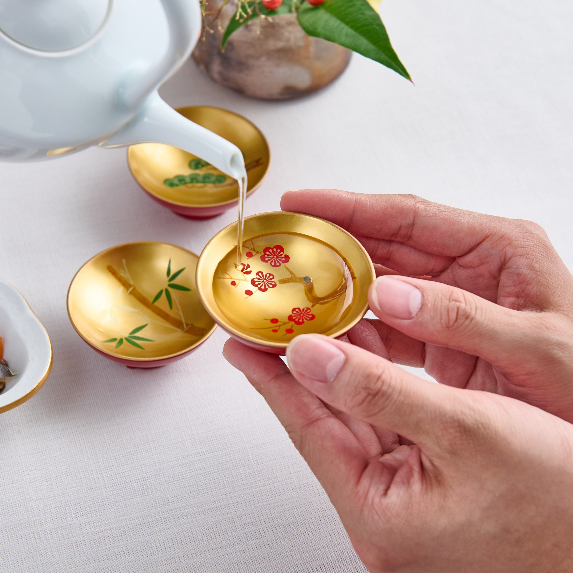 Juego de 3 copas de sake planas Sakazuki de pino, bambú y ciruela