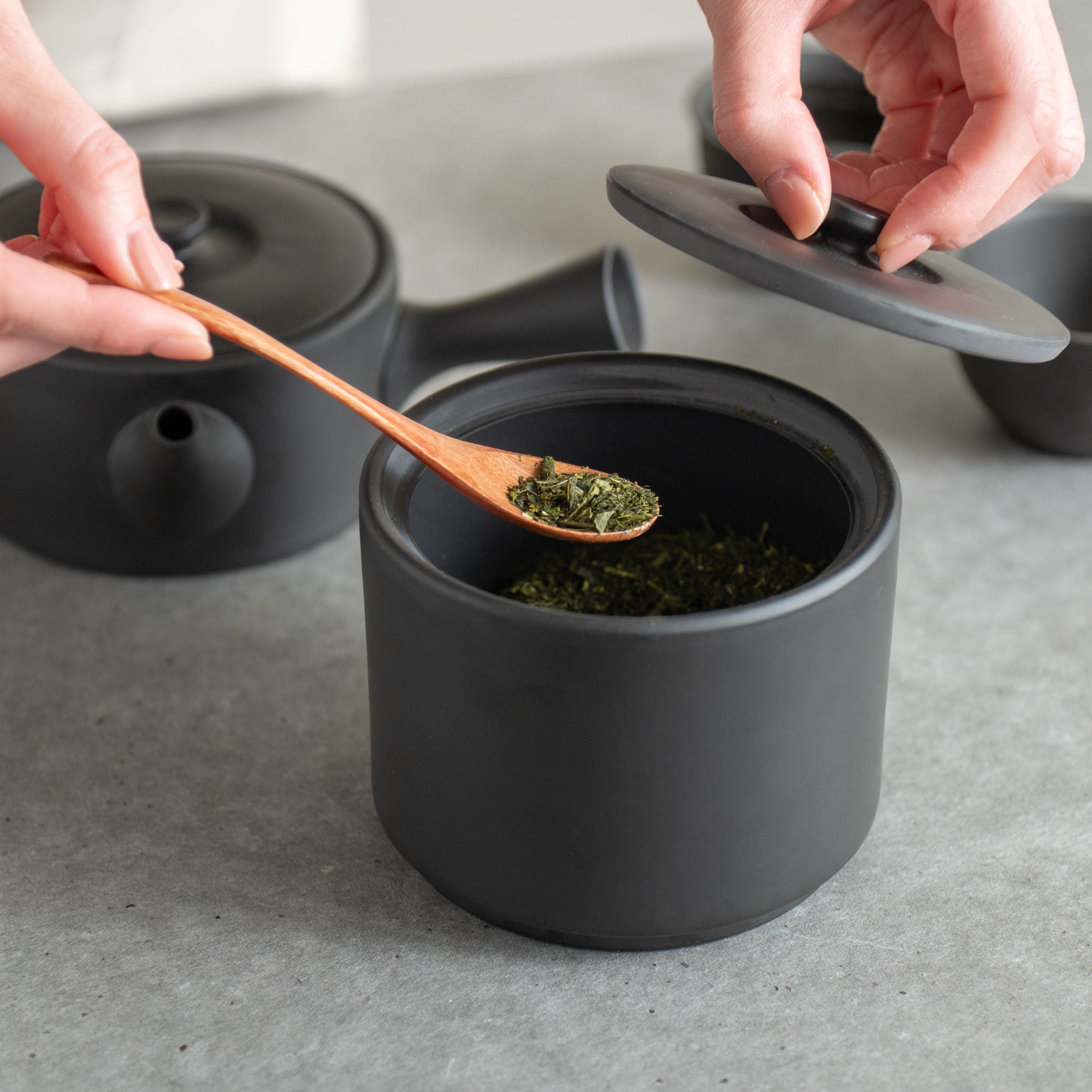 IROIRO Tea Canister 23.7 fl oz