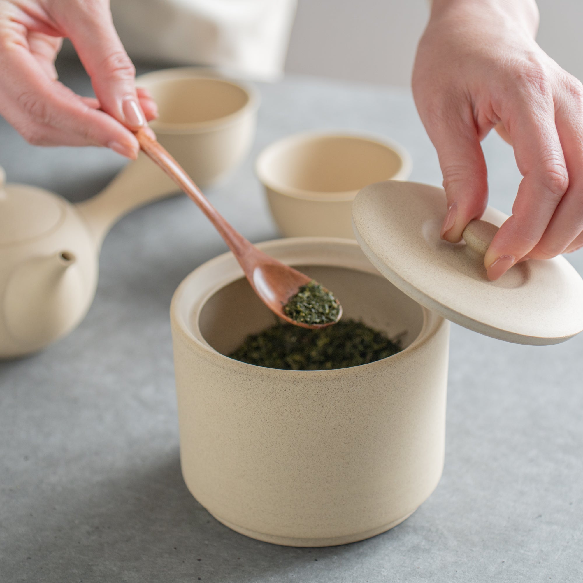 IROIRO Tea Canister 23.7 fl oz