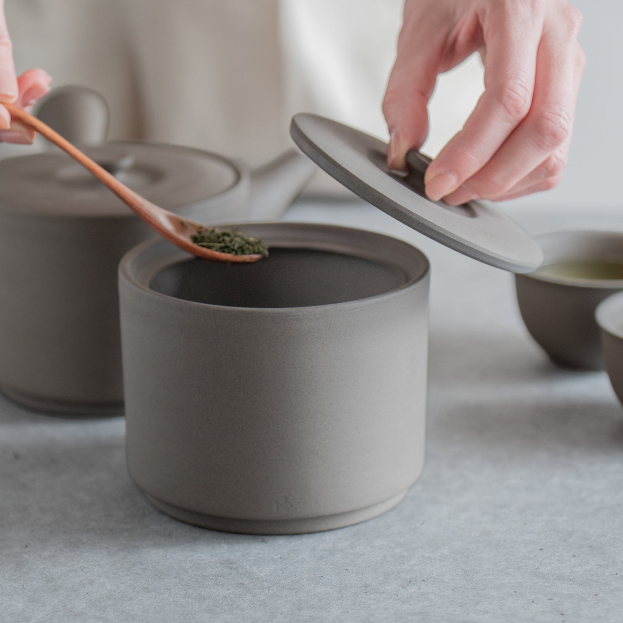 IROIRO Tea Canister 23.7 fl oz