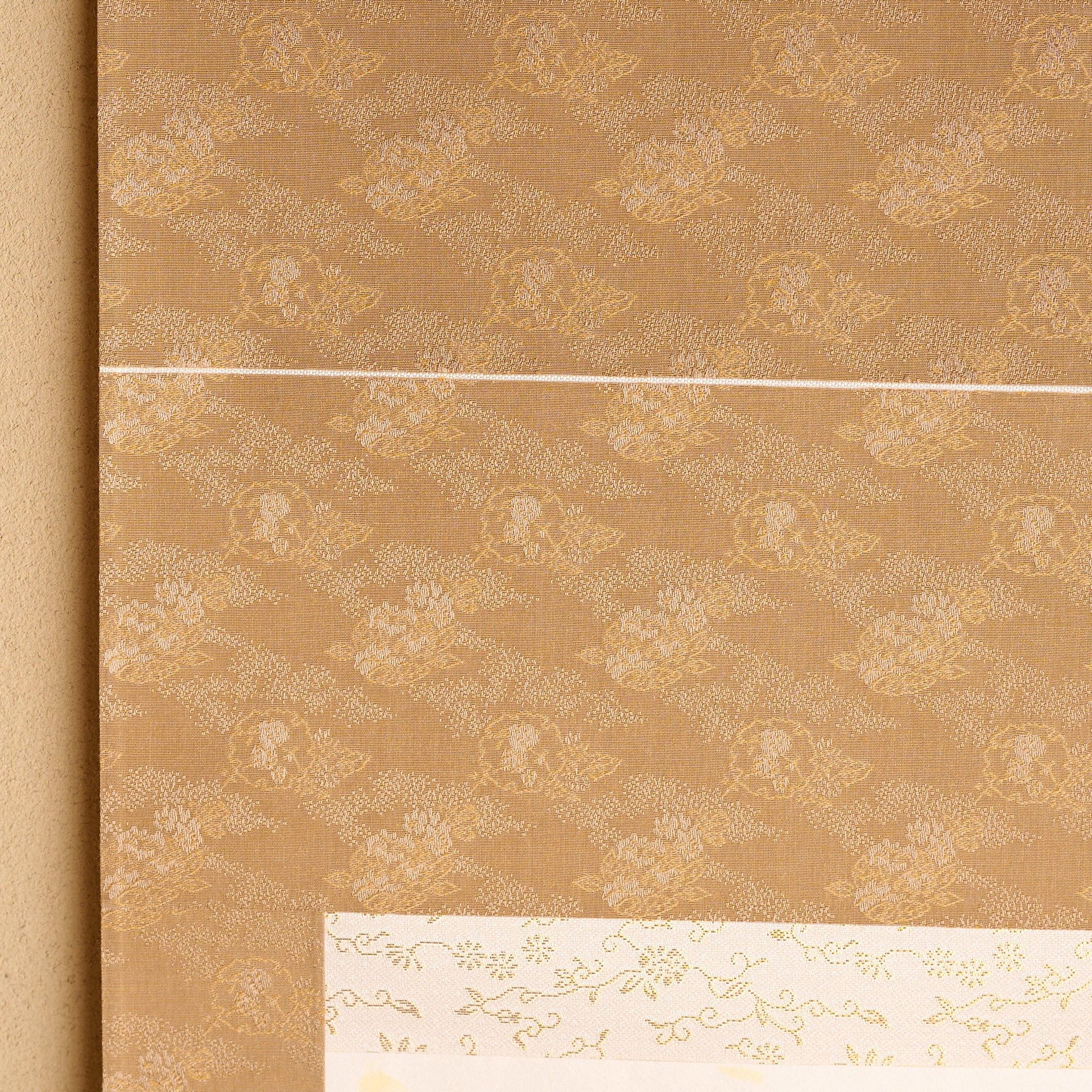 Cat and Ginkgo Leaves Kakejiku Hanging Scroll