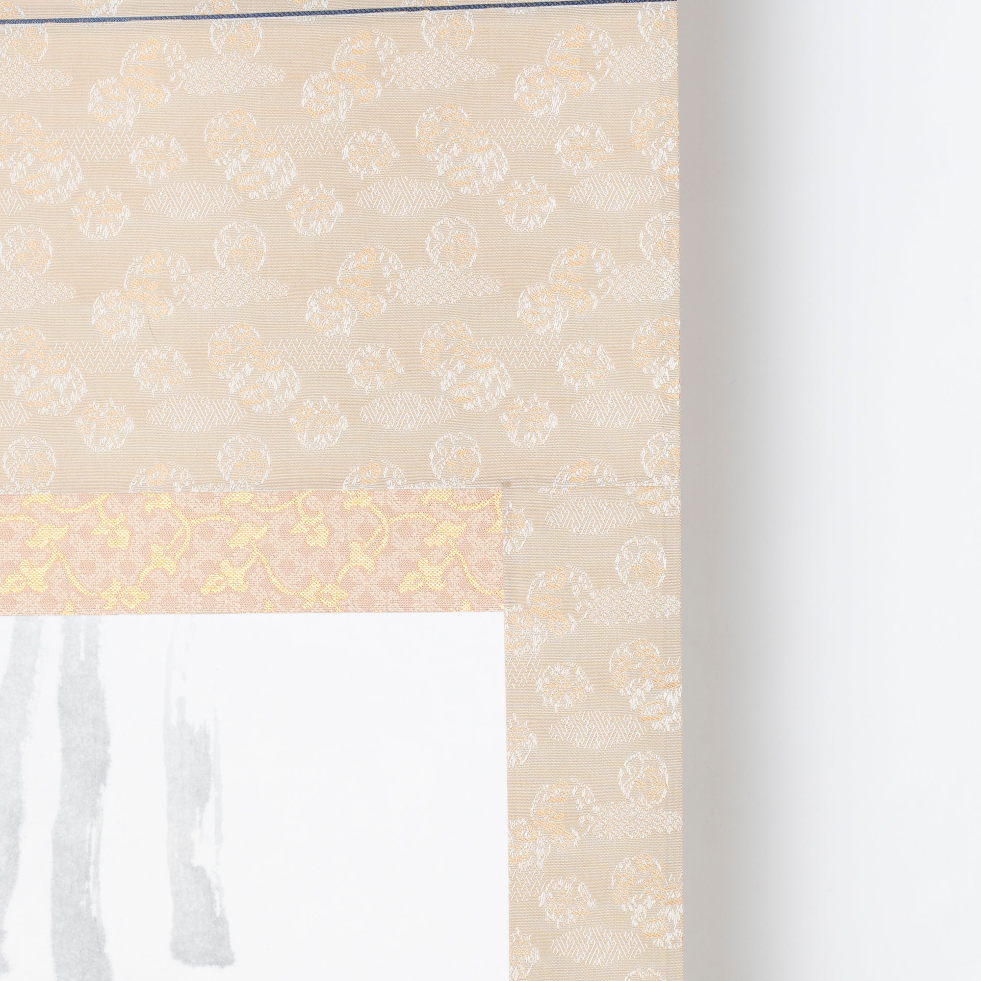 The Glancing-Back Cat Kakejiku Hanging Scroll