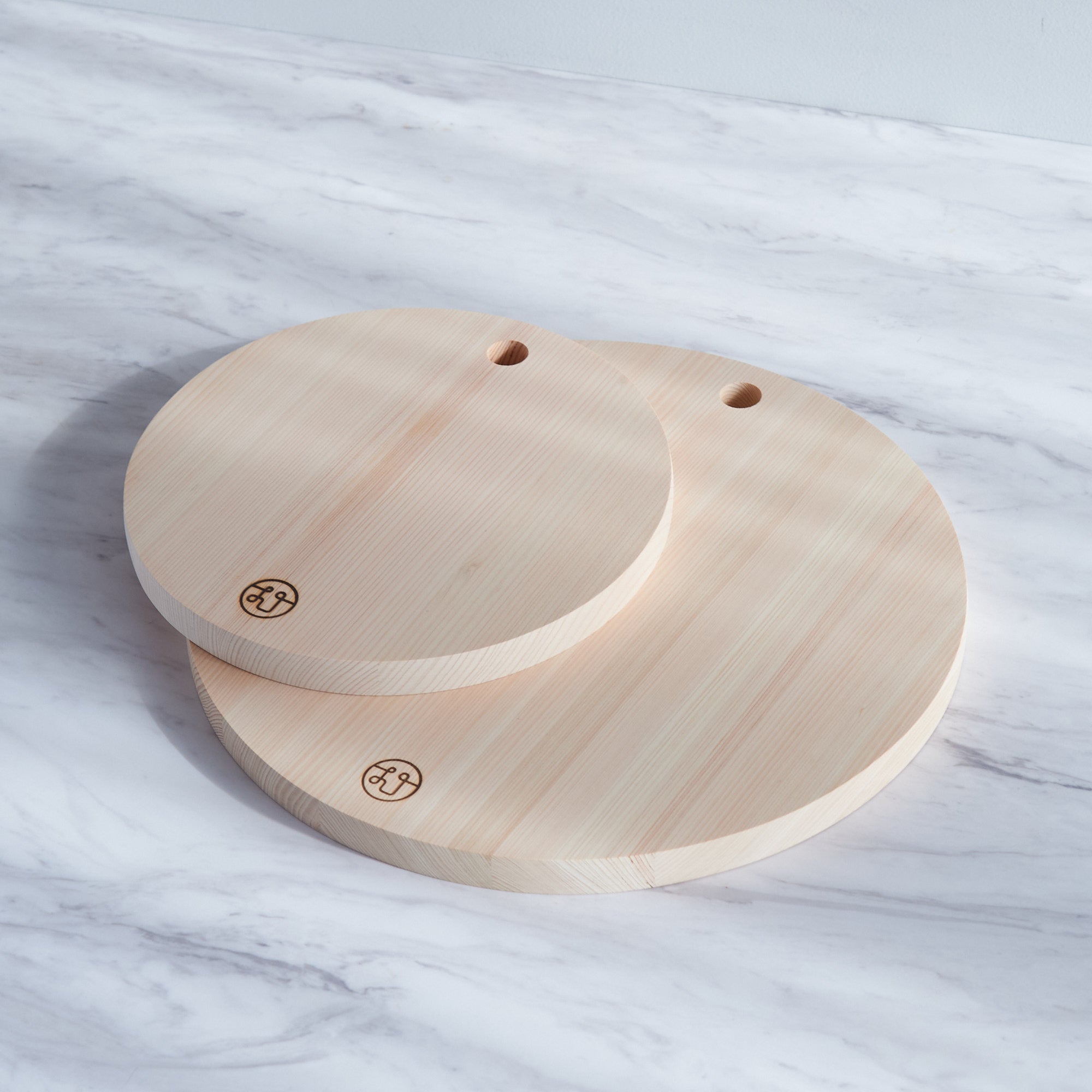 Tono Hinoki Round Cutting Board with Hole