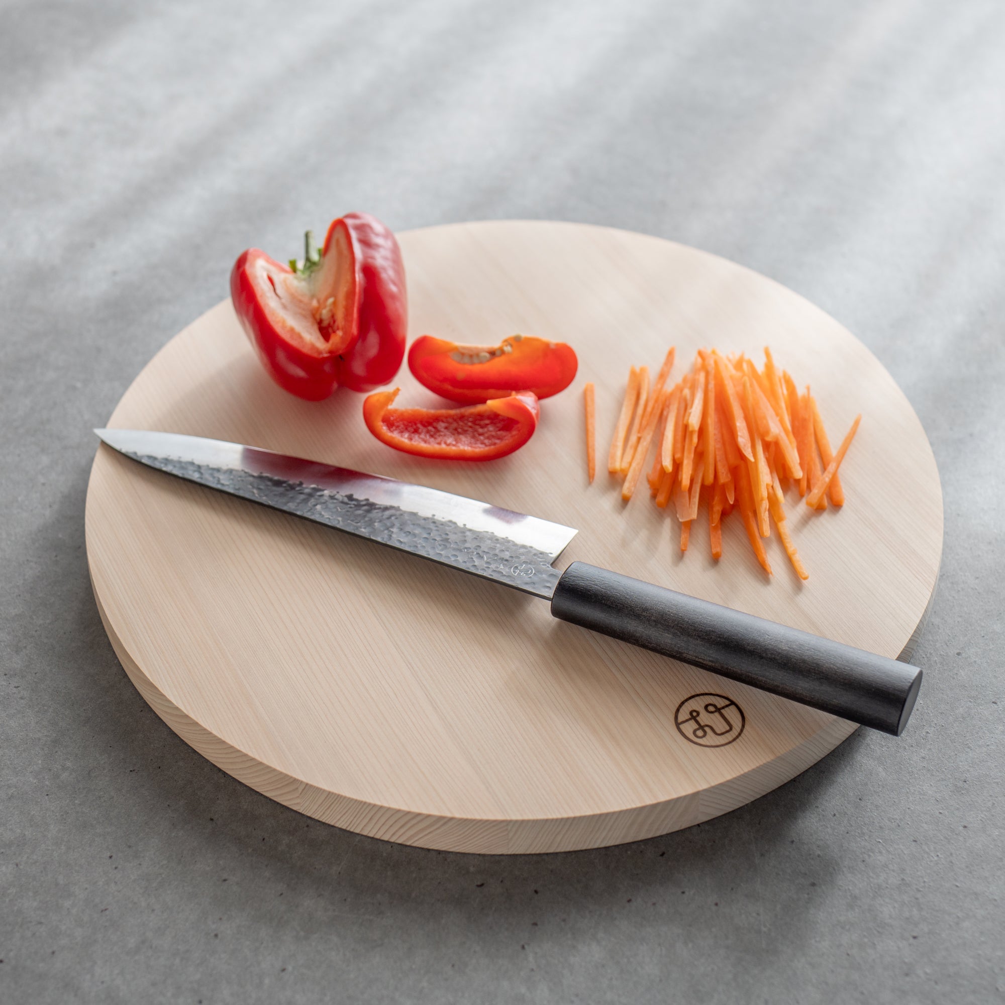 Tono Hinoki Round Cutting Board with Hole