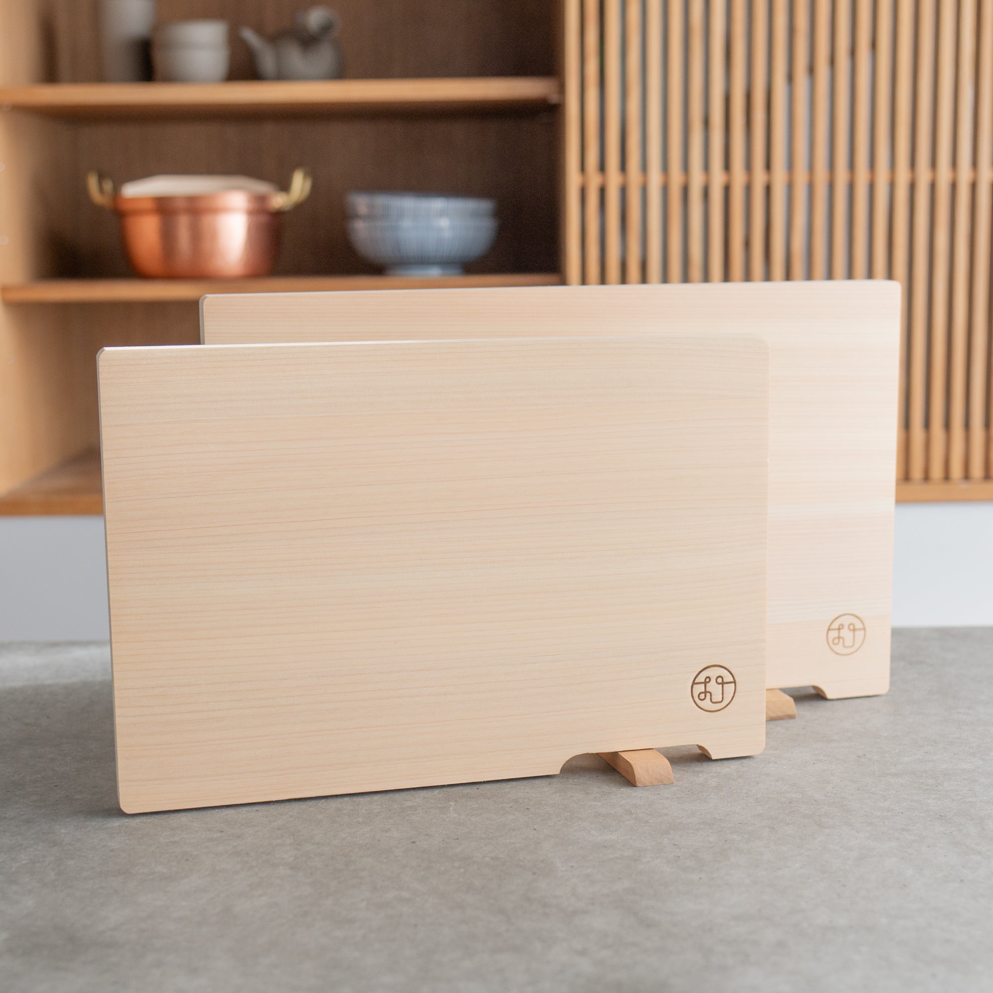 Tono Hinoki Rectangular Cutting Board with Stand - Thumbnail 5