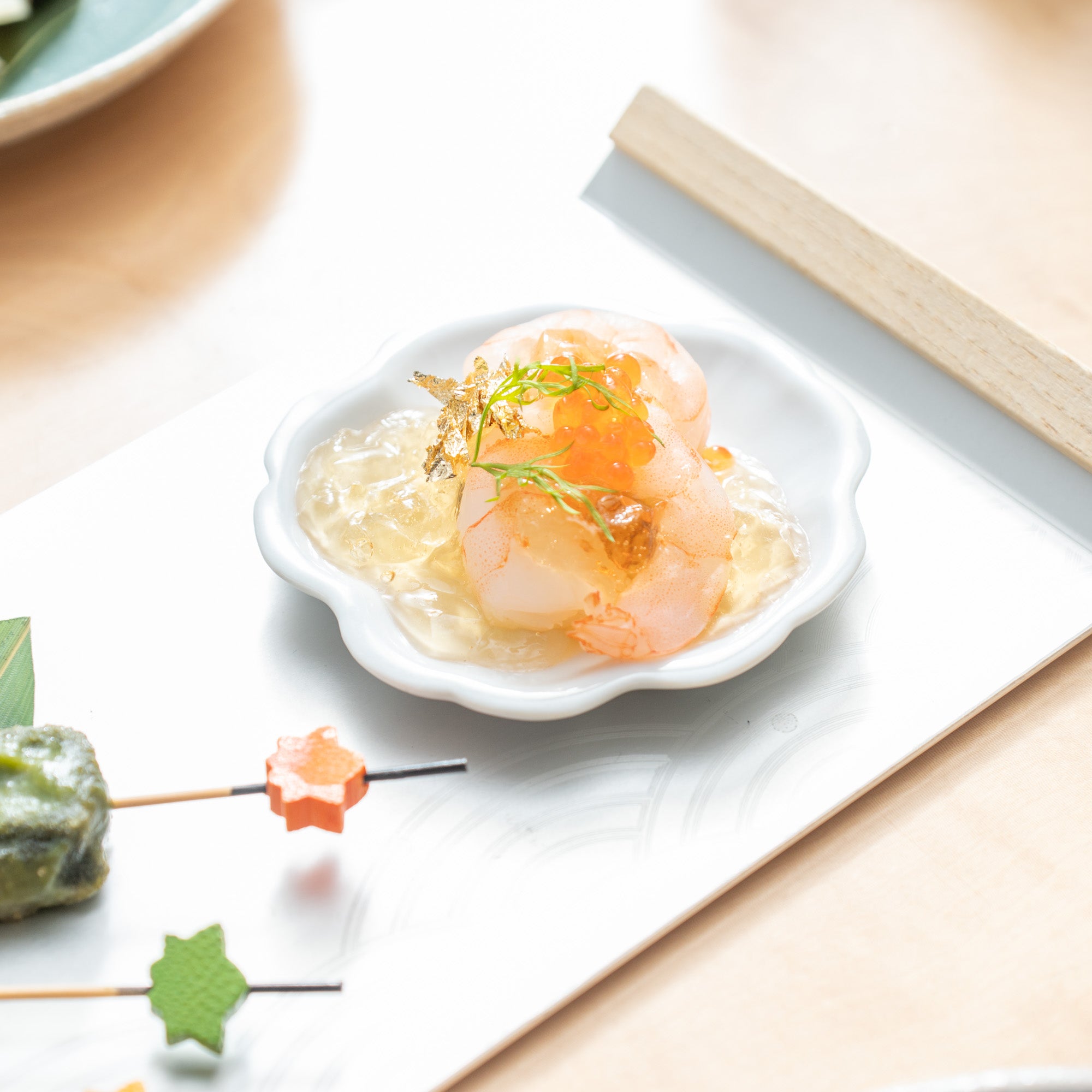 Soukyu Kiln Bream in Sakura-Shaped Kutani Sauce Plate