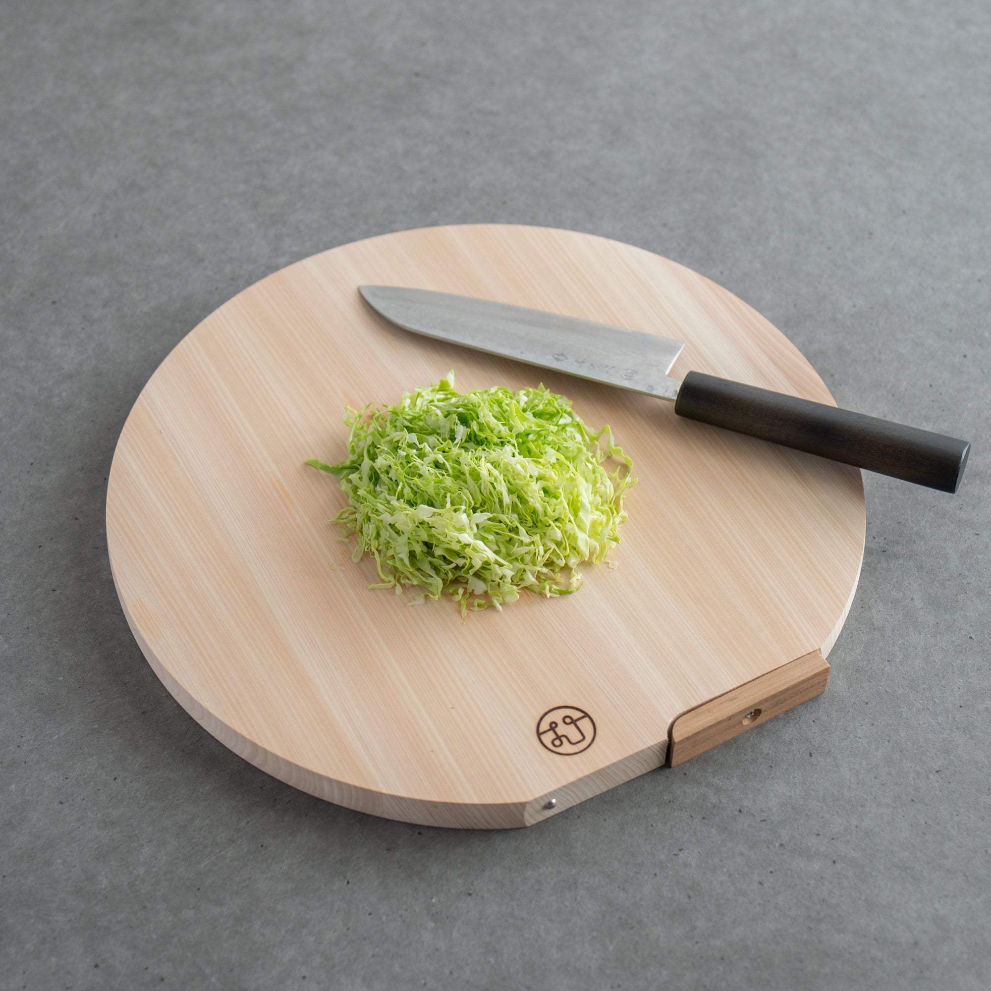 Tono Hinoki Round Cutting Board with Stand