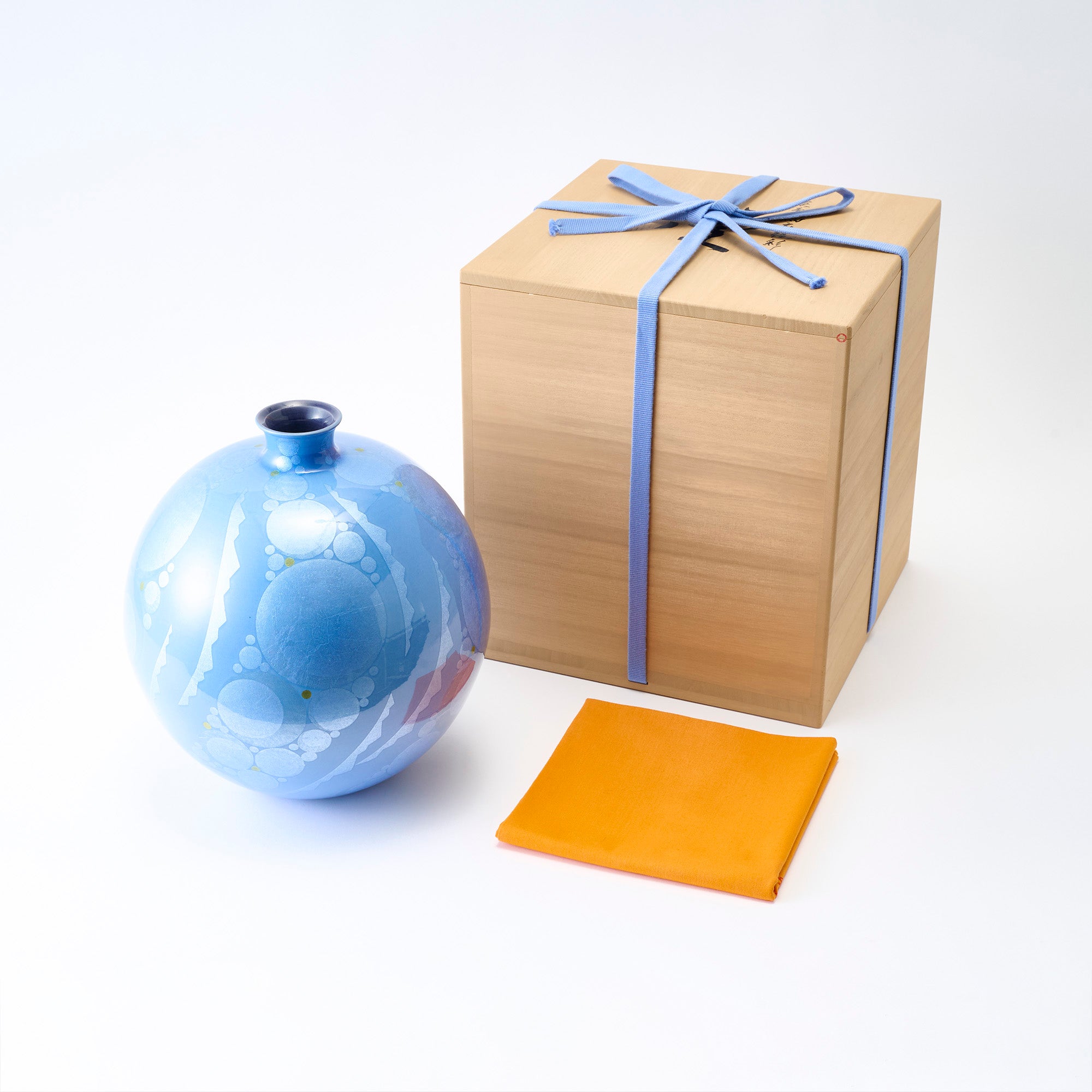 Yuri-Ginsai Pale Azure Circular Pattern Vase