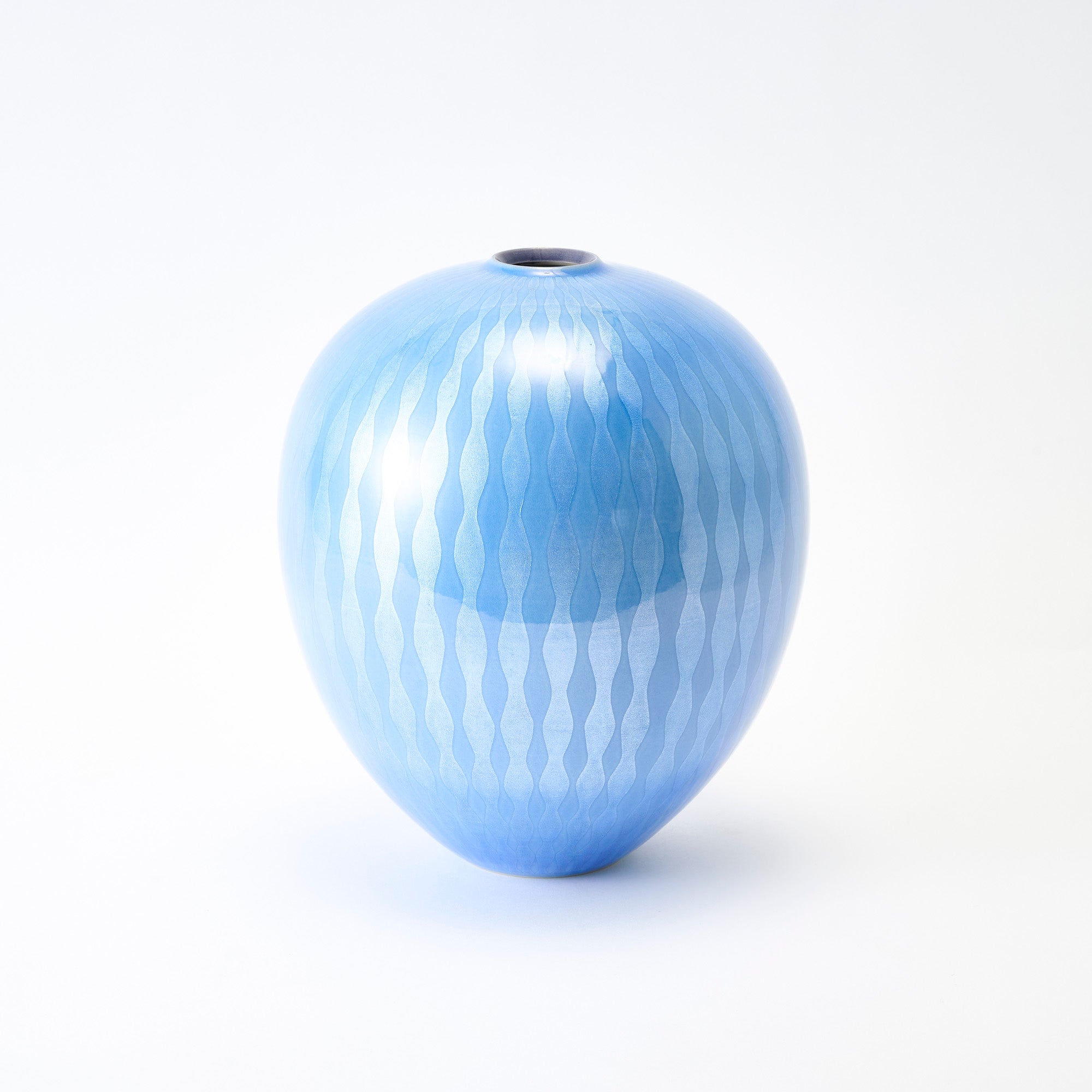 Yuri-Ginsai Pale Azure Rising Steam Pattern Vase