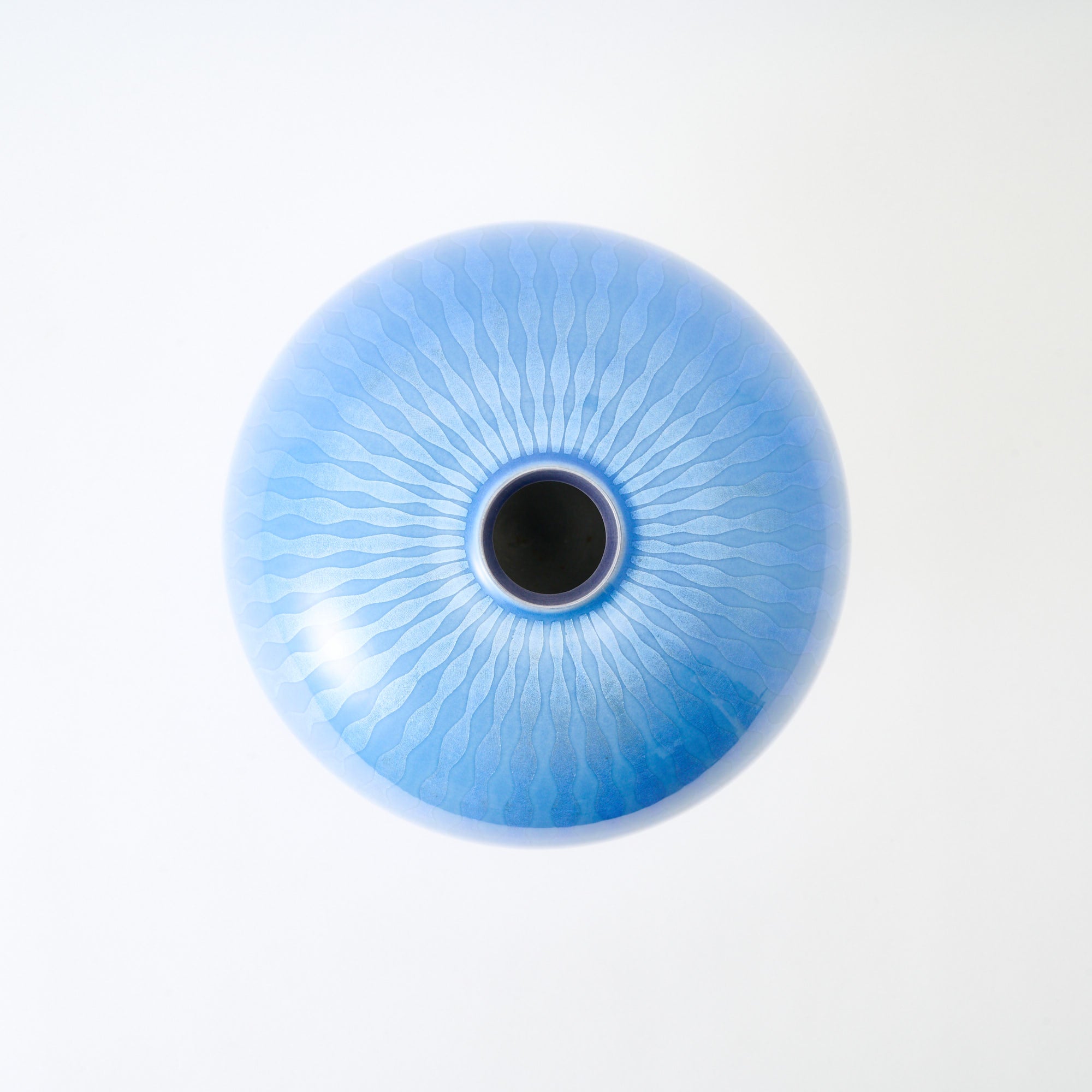 Yuri-Ginsai Pale Azure Rising Steam Pattern Vase