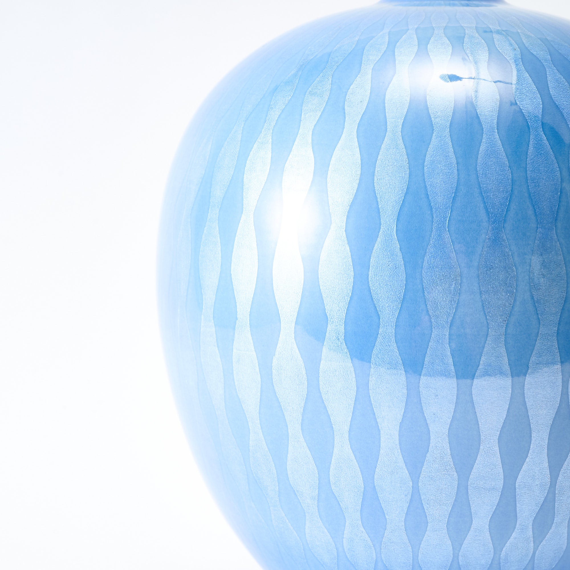 Yuri-Ginsai Pale Azure Rising Steam Pattern Vase